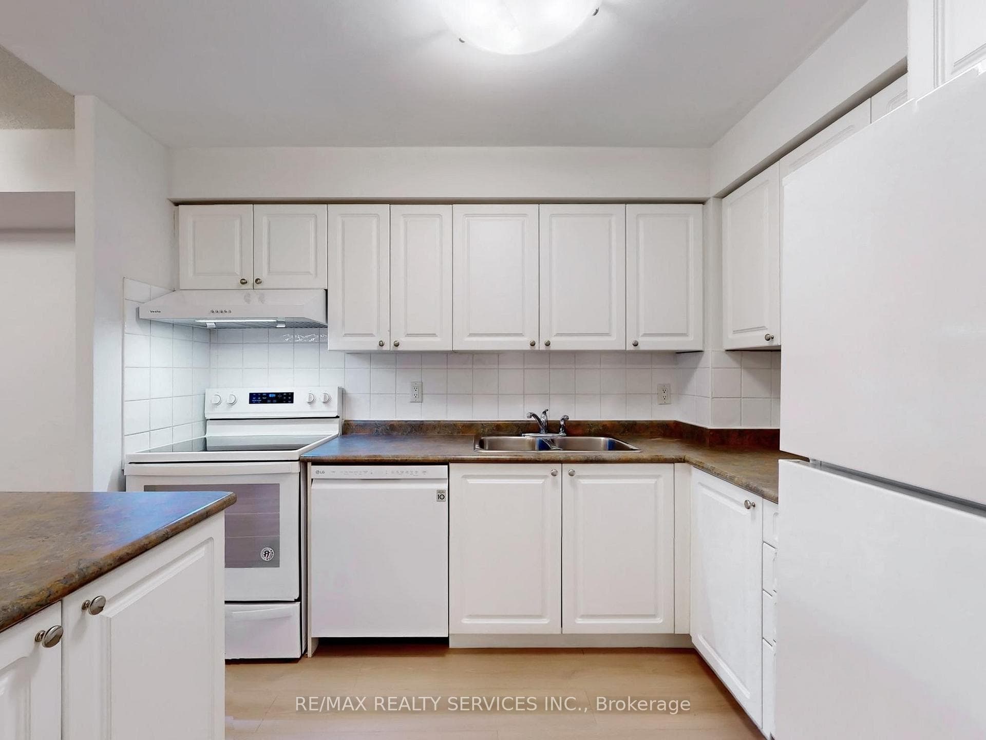 3880 Duke Of York Boulevard Unit 504 photo 16