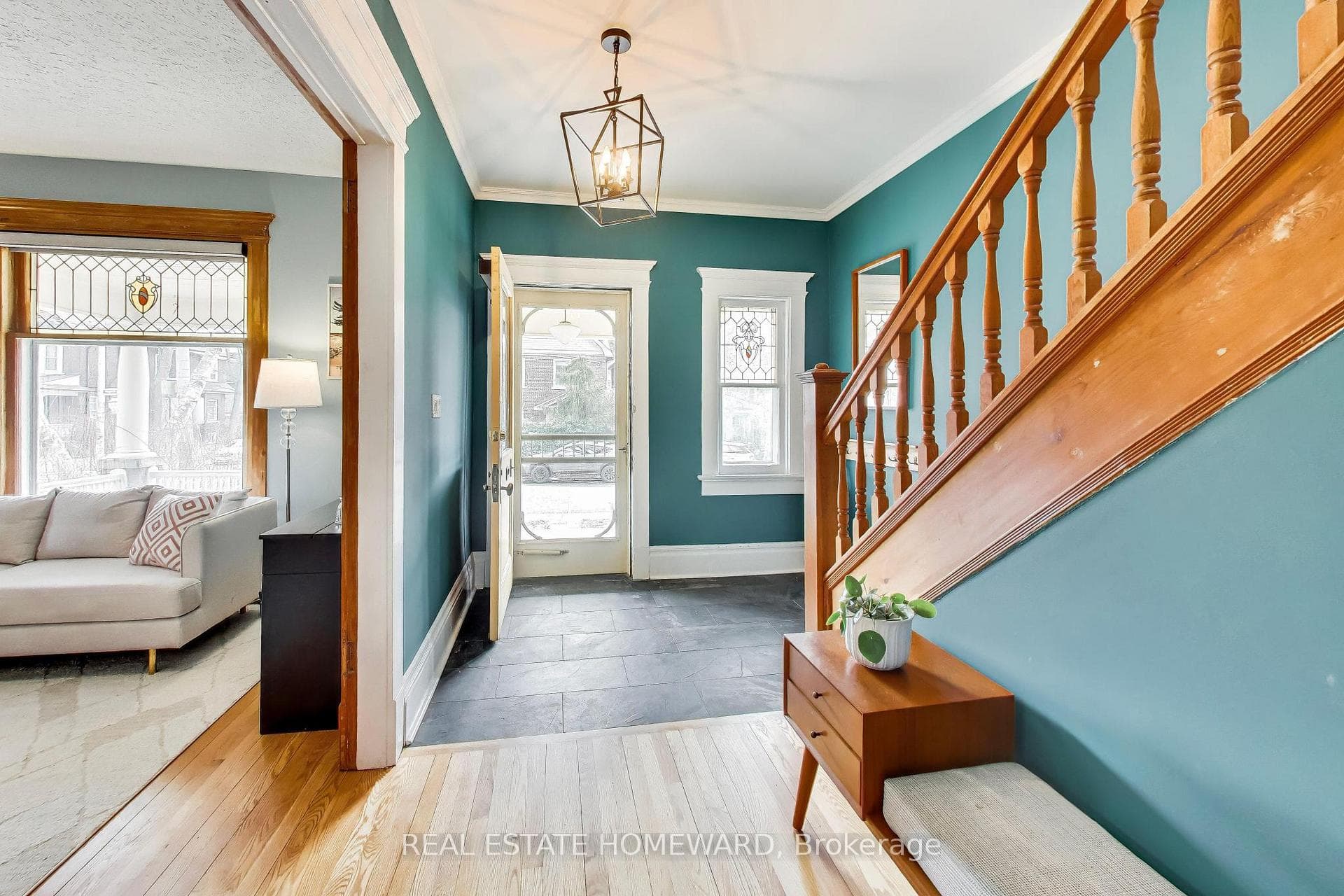 80 Hogarth Avenue photo 5