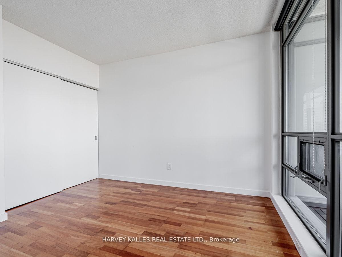 285 Mutual Street Unit 1803 photo 15