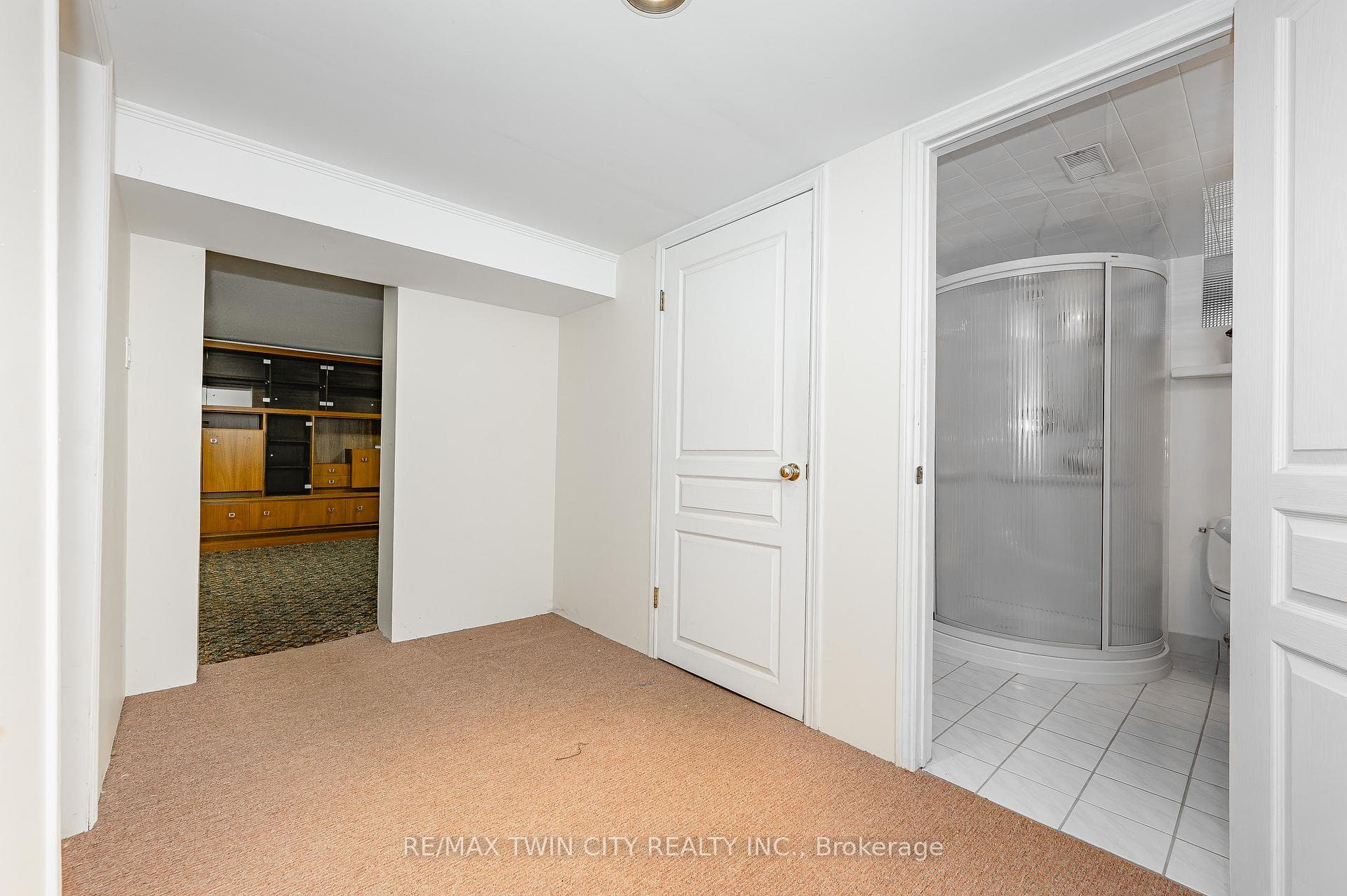 593 Krug Street photo 23