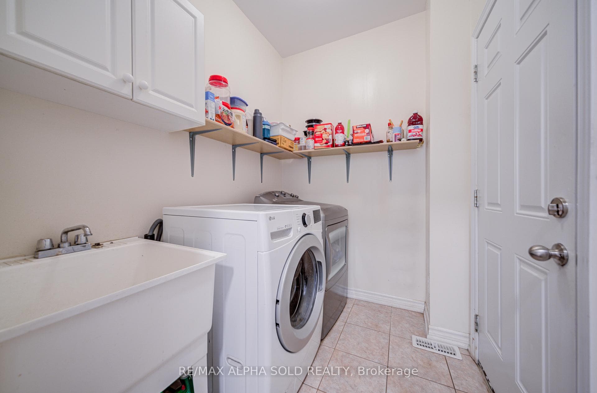 74 Evershot Crescent photo 23