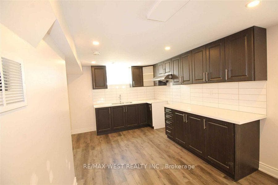 53 Sutherland Avenue Unit Bsmt photo 5