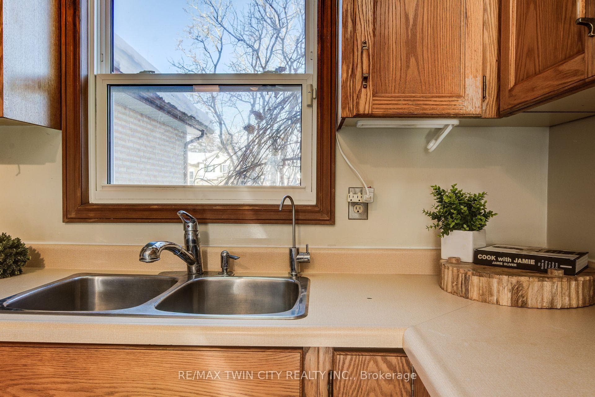8 Laurelwood Court photo 9