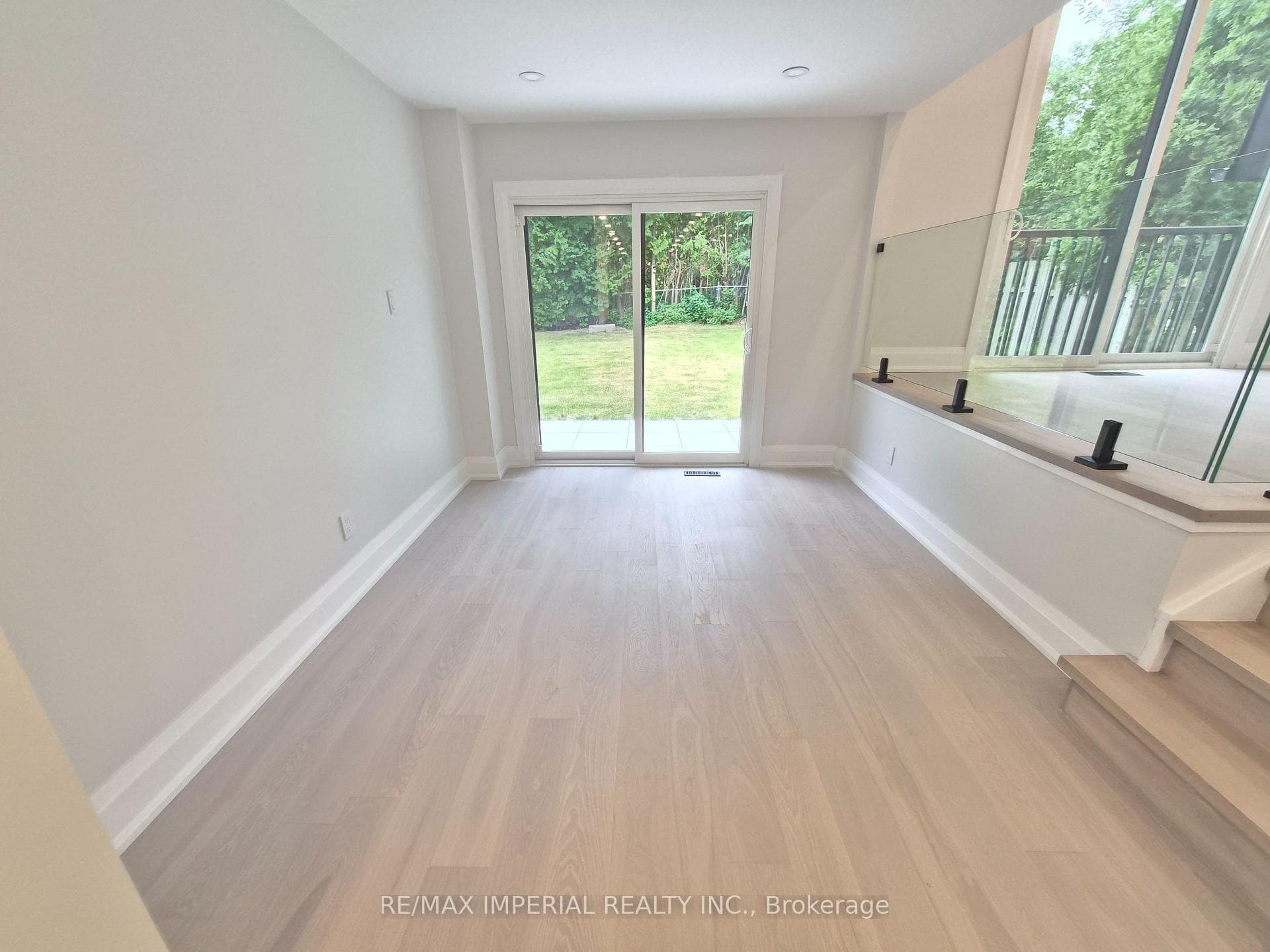 191 Avenue Road photo 20