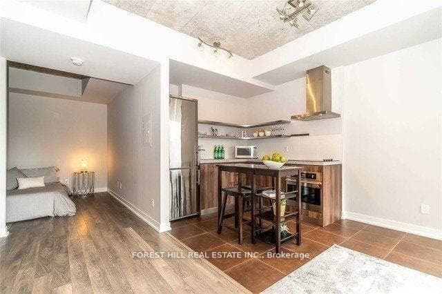560 King Street Unit 813 photo 2
