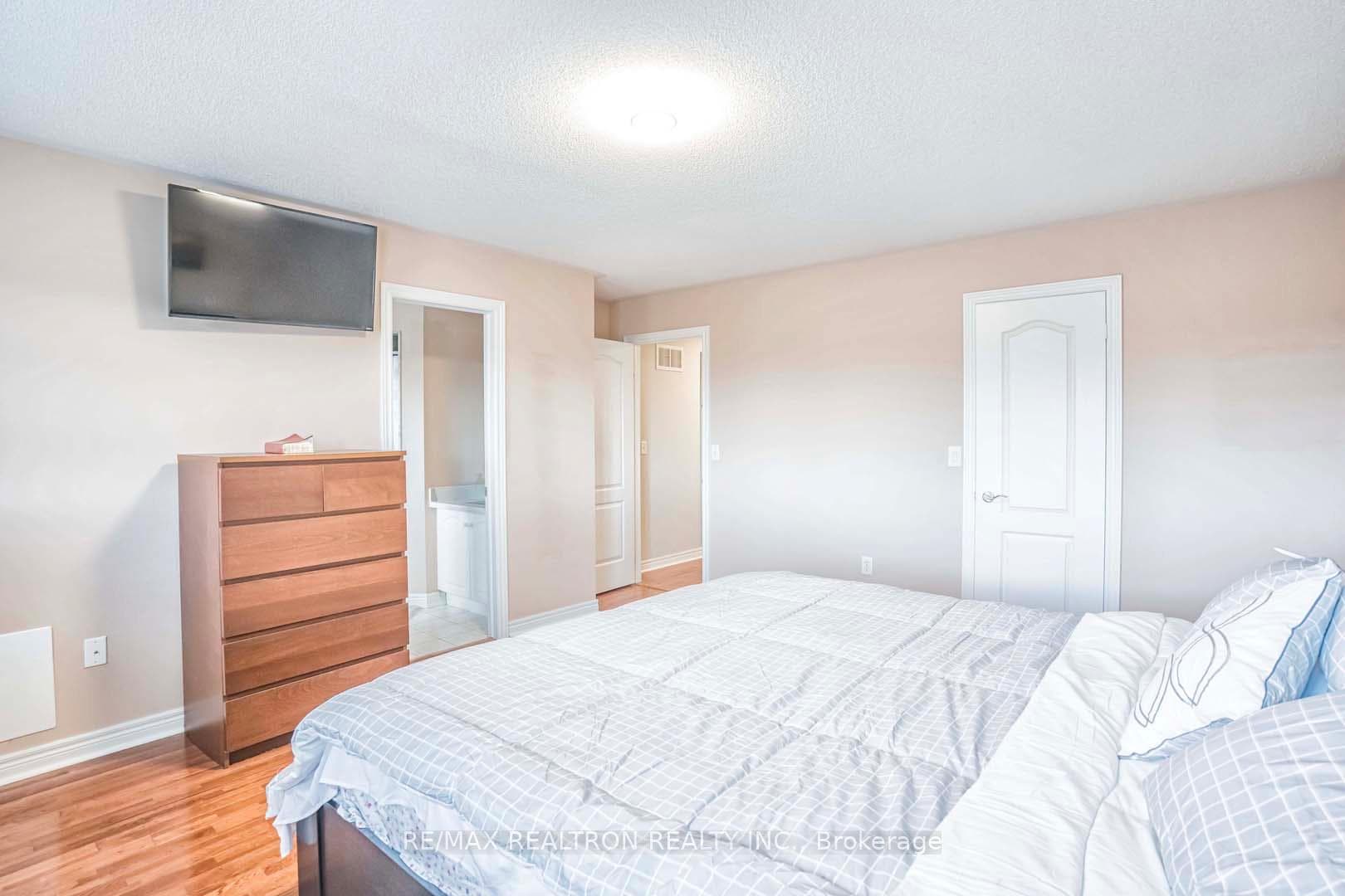 8 Alfonso Crescent photo 19