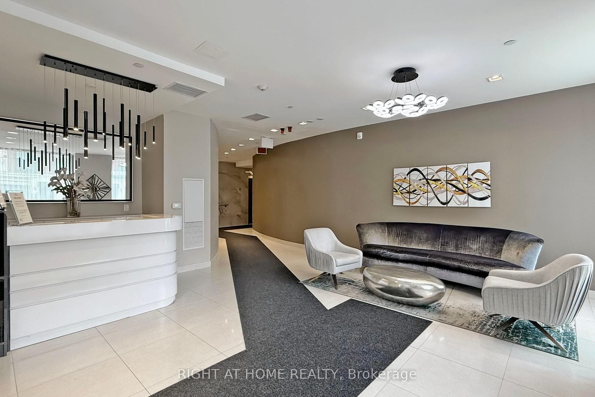 741 Sheppard Avenue Unit 610 photo 8