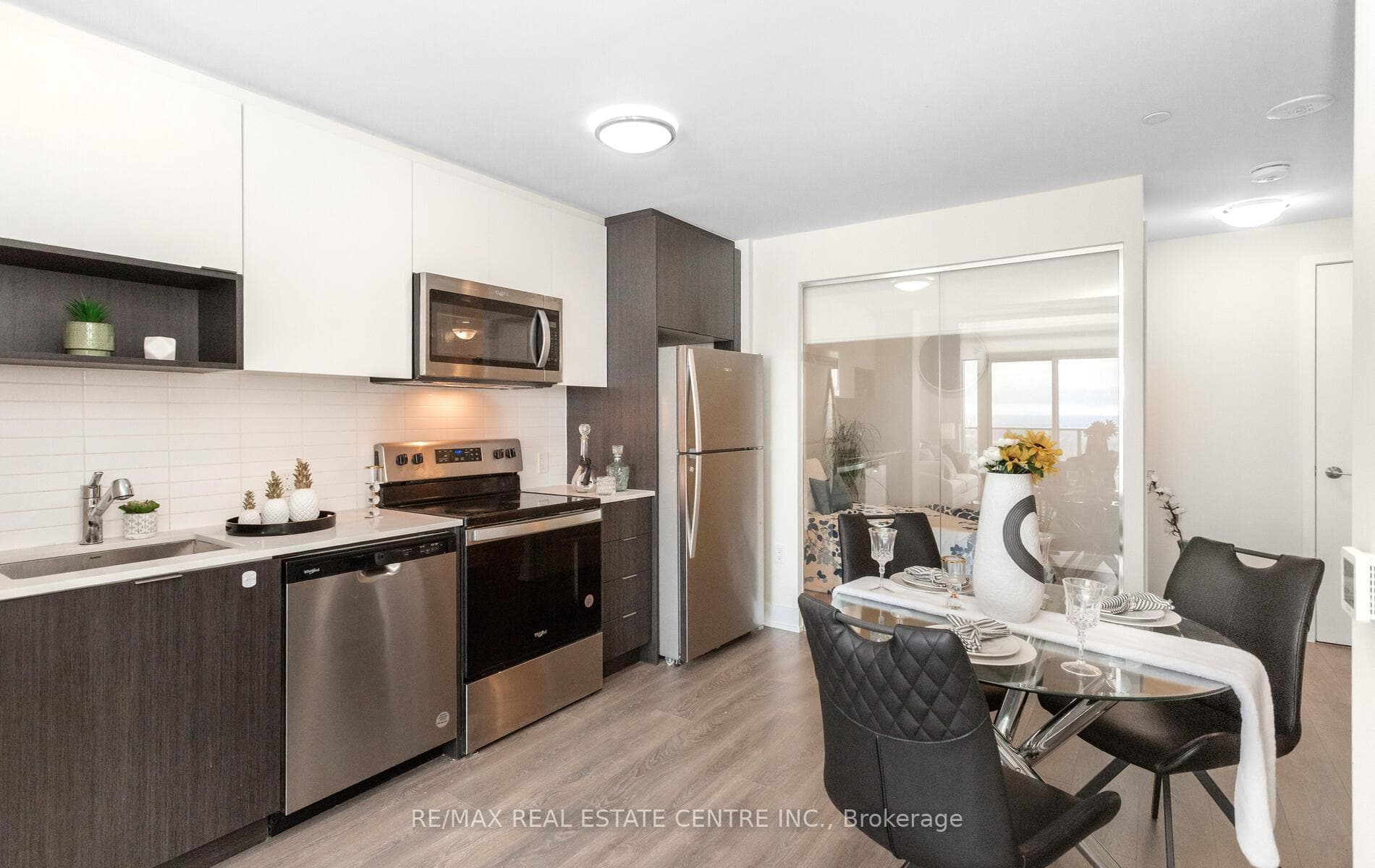 202 Burnhamthorpe Road Unit 2208 photo 14