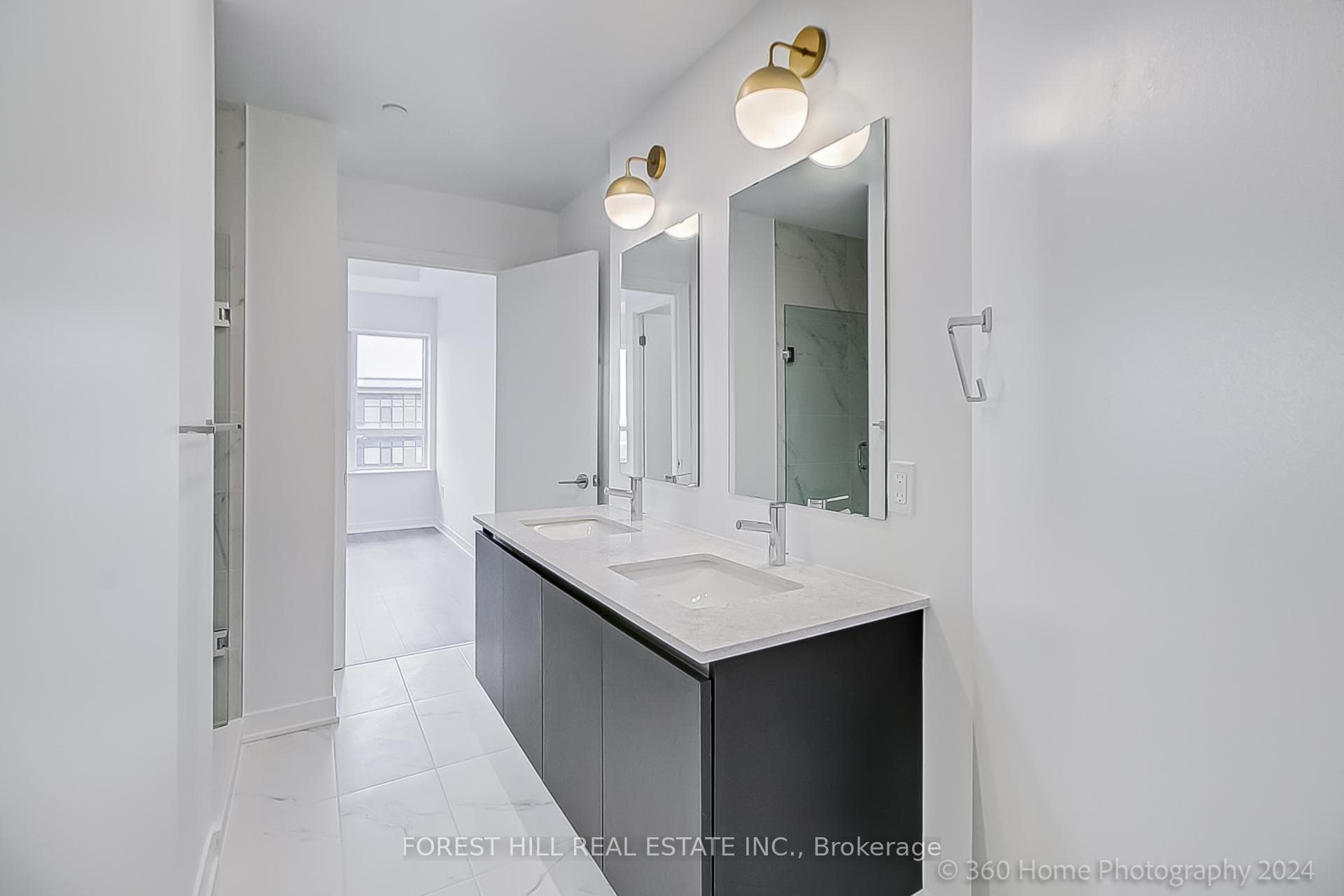 Ensuite Bath double Vanity