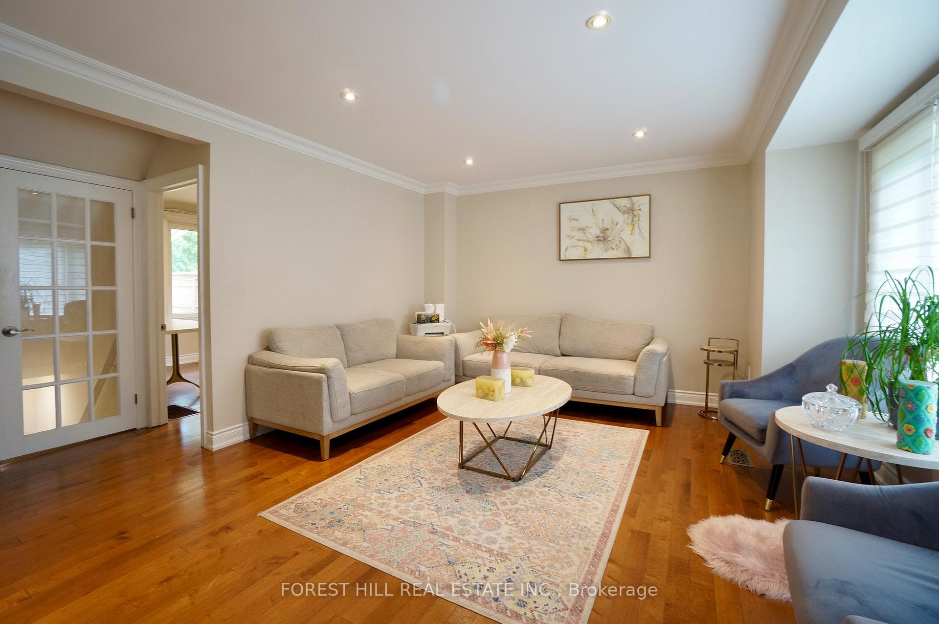 7 Twin Pauls Crescent photo 2