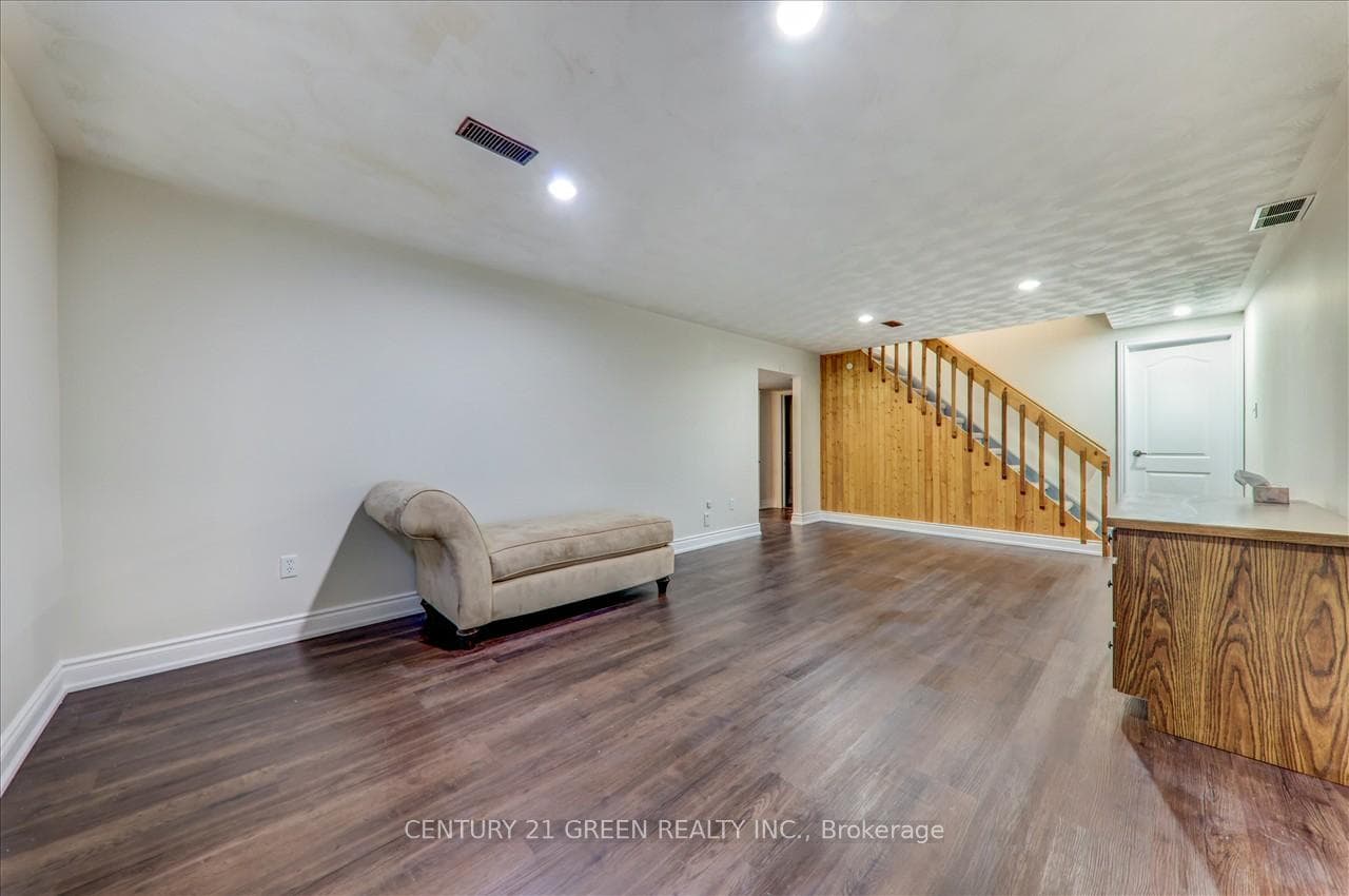 57 Madill Crescent photo 21