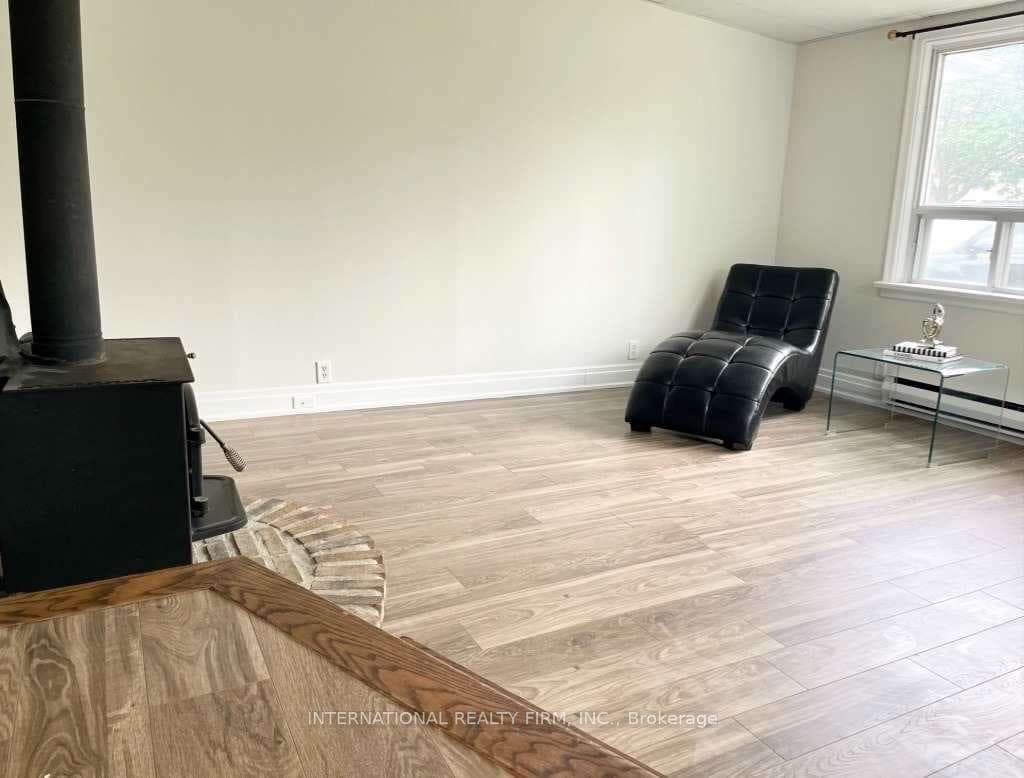 151 Richmond Street photo 26