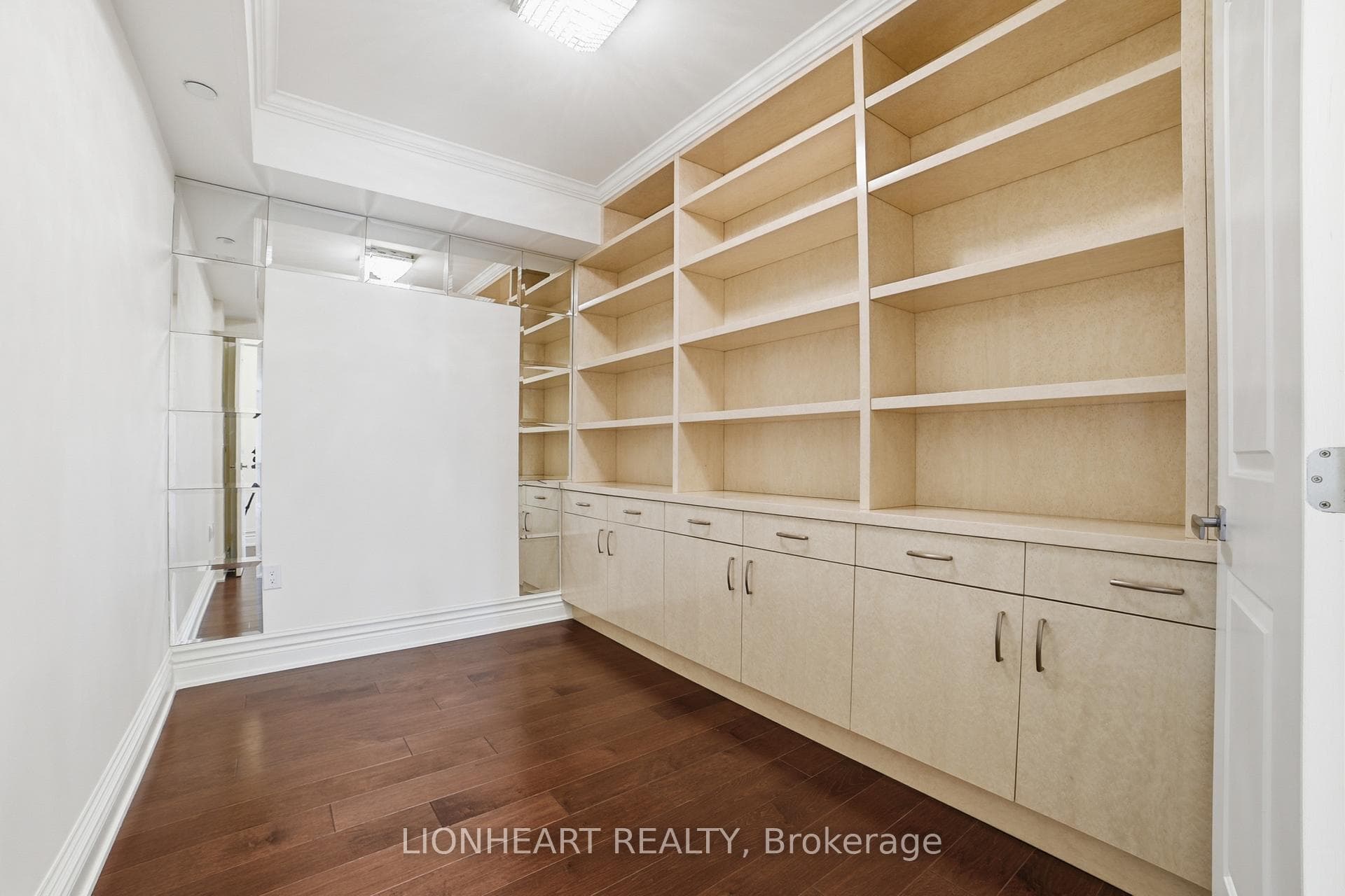 3500 Lakeshore Road Unit 328C photo 18