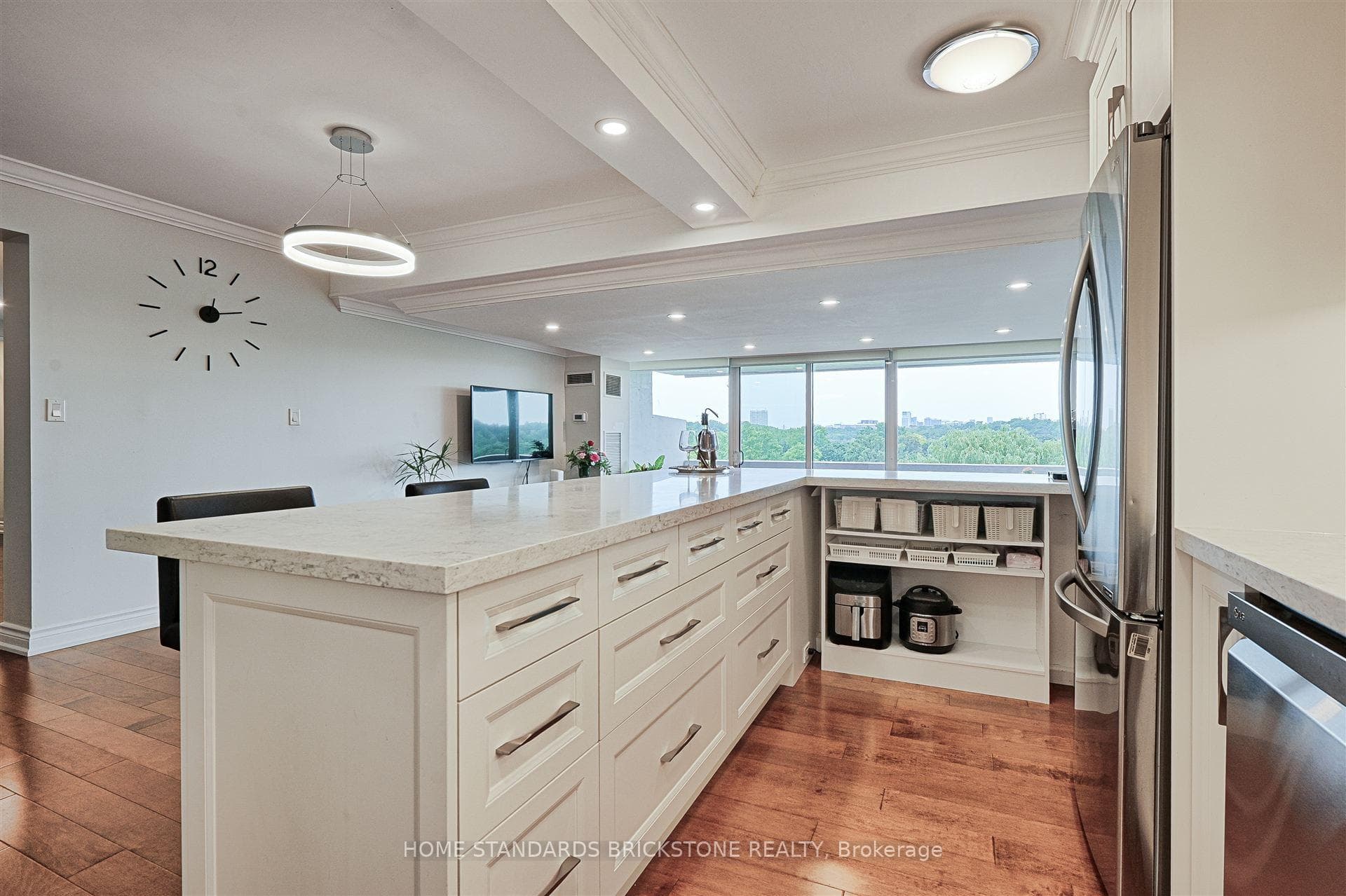 240 Scarlett Road Unit 601 photo 10