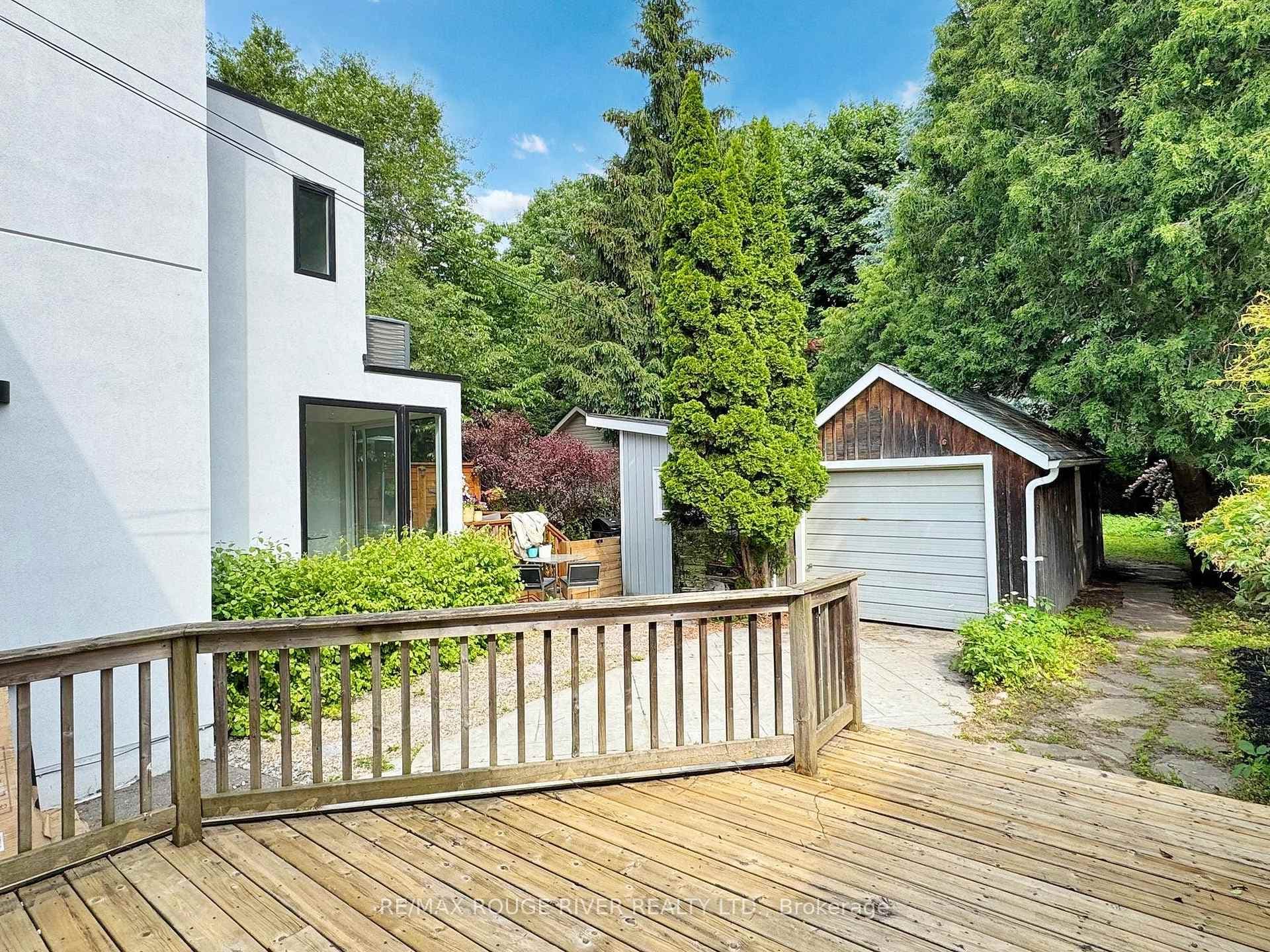 Detached garage