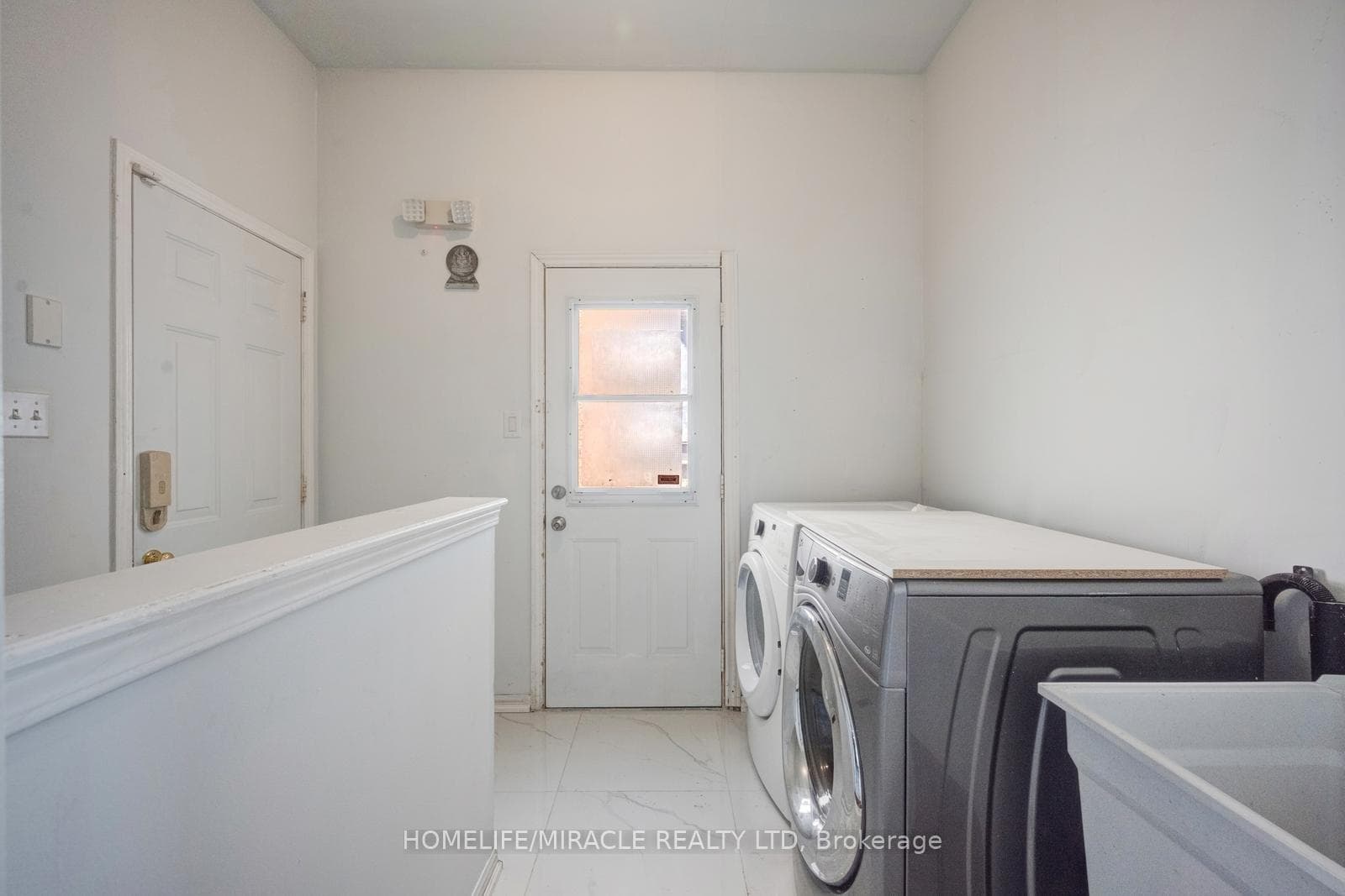 17 Latania Boulevard photo 14