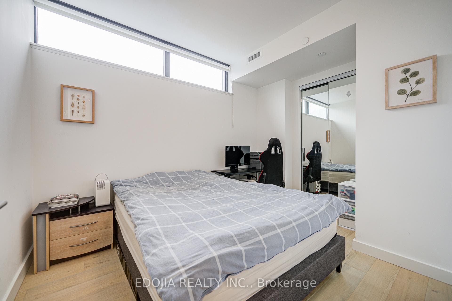 81 Wellesley Street Unit 1407 photo 17