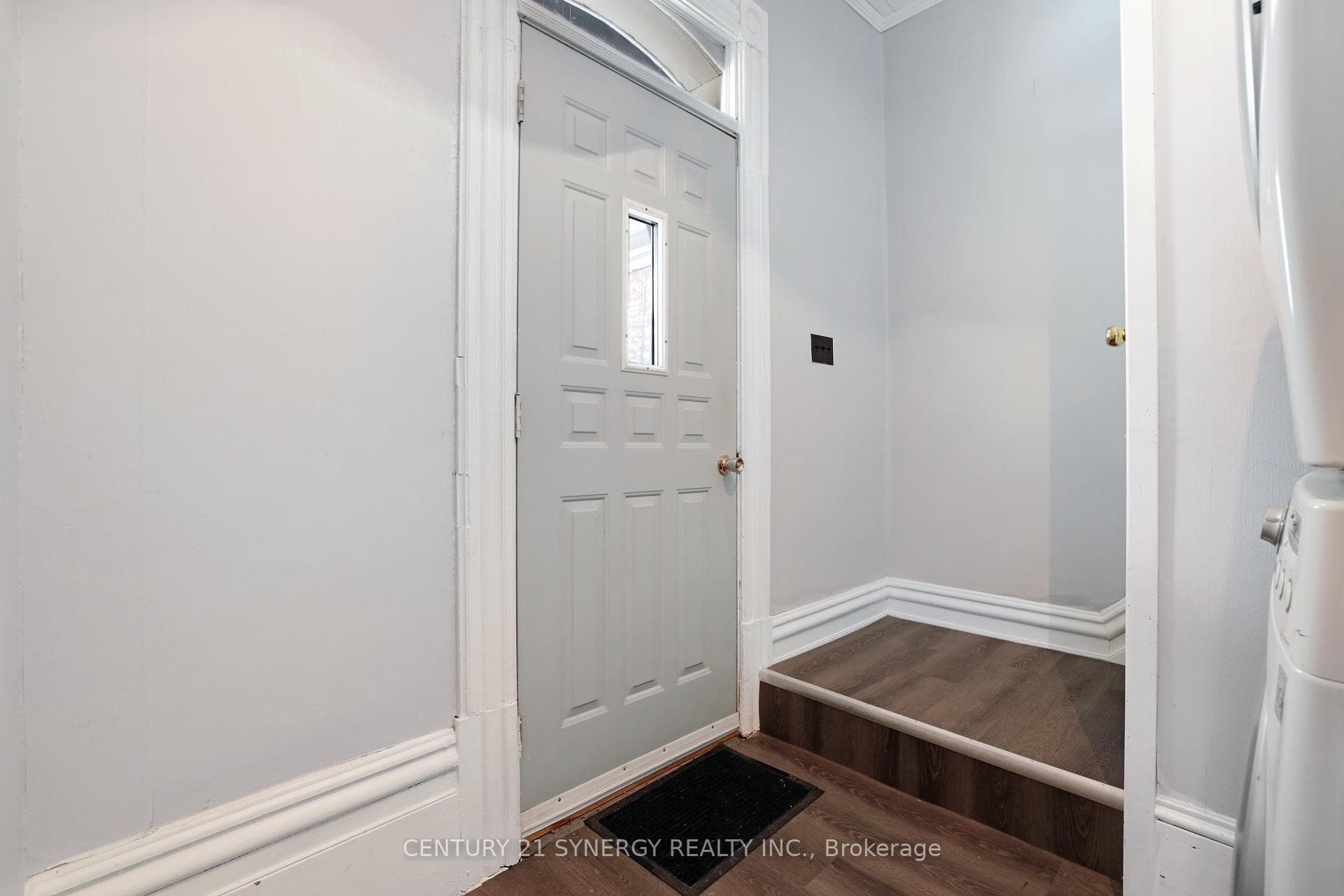 Unit 2: ground floor entrance off Brockville St.
