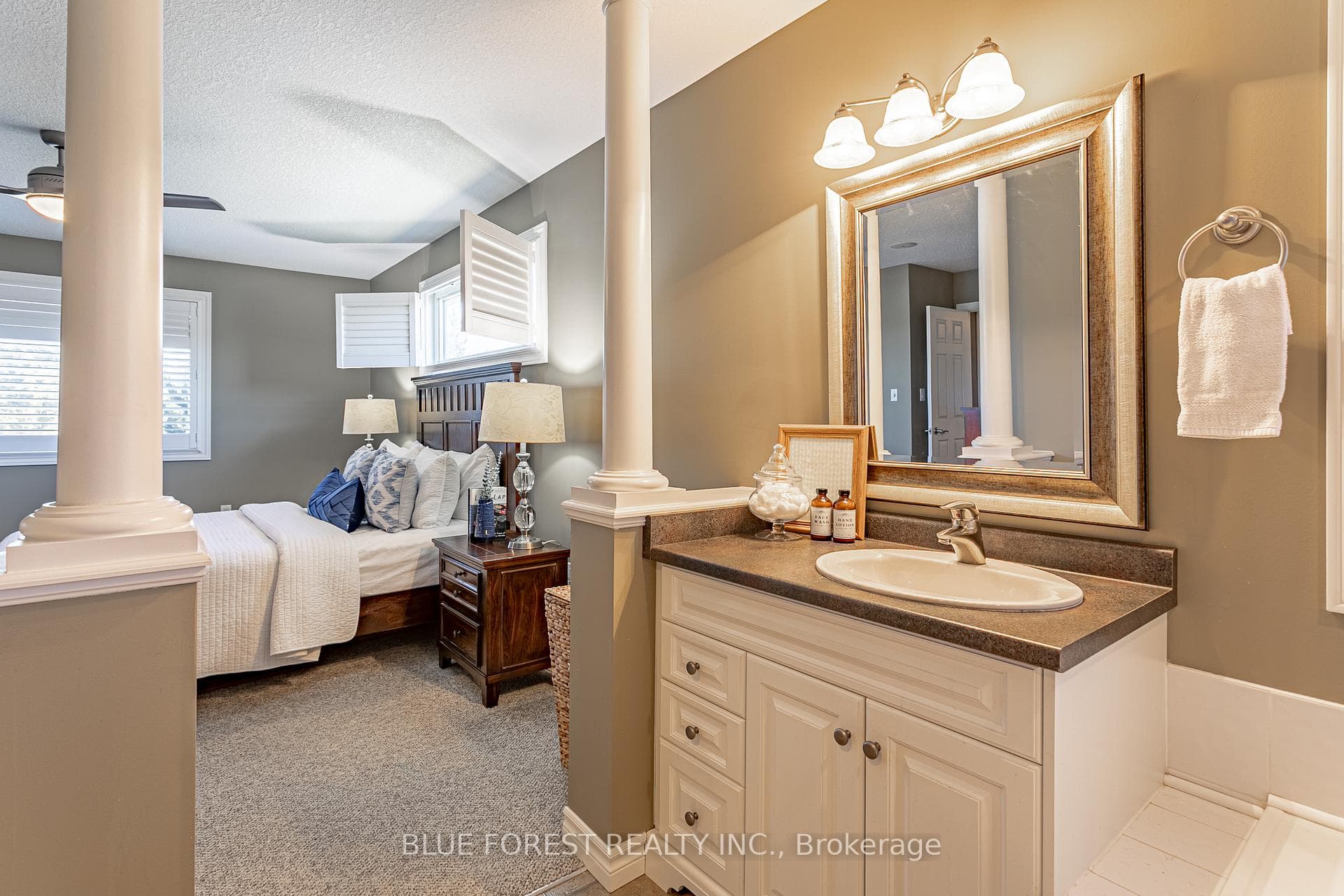 34 Hillview Drive photo 15