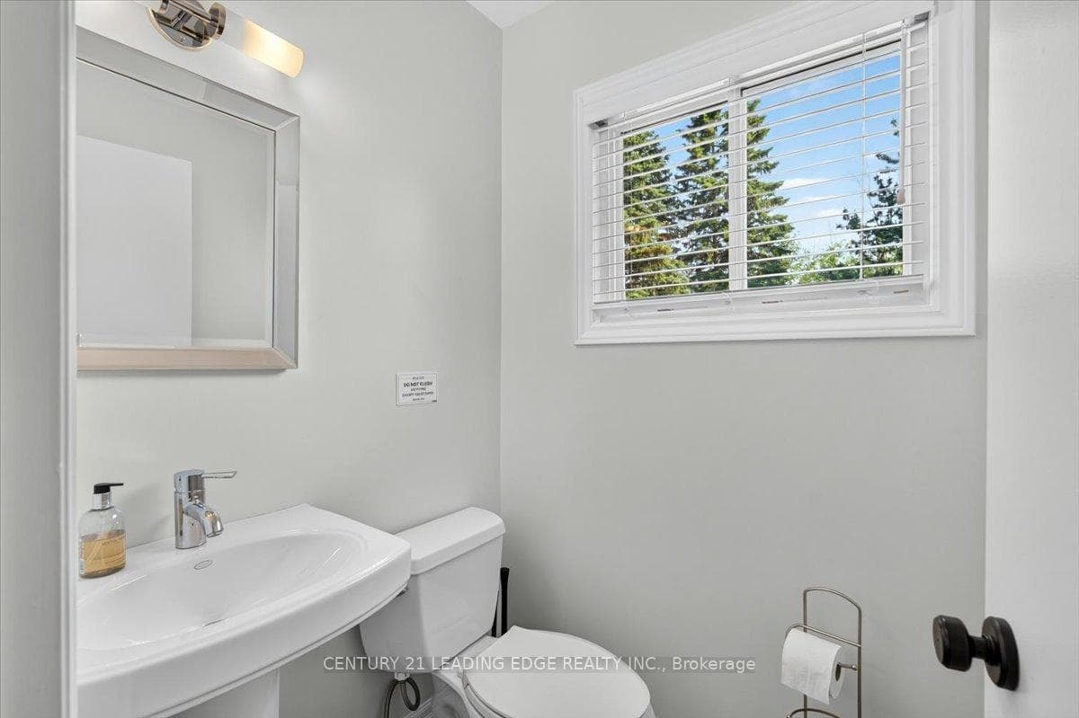 143 Campbell Crescent photo 34
