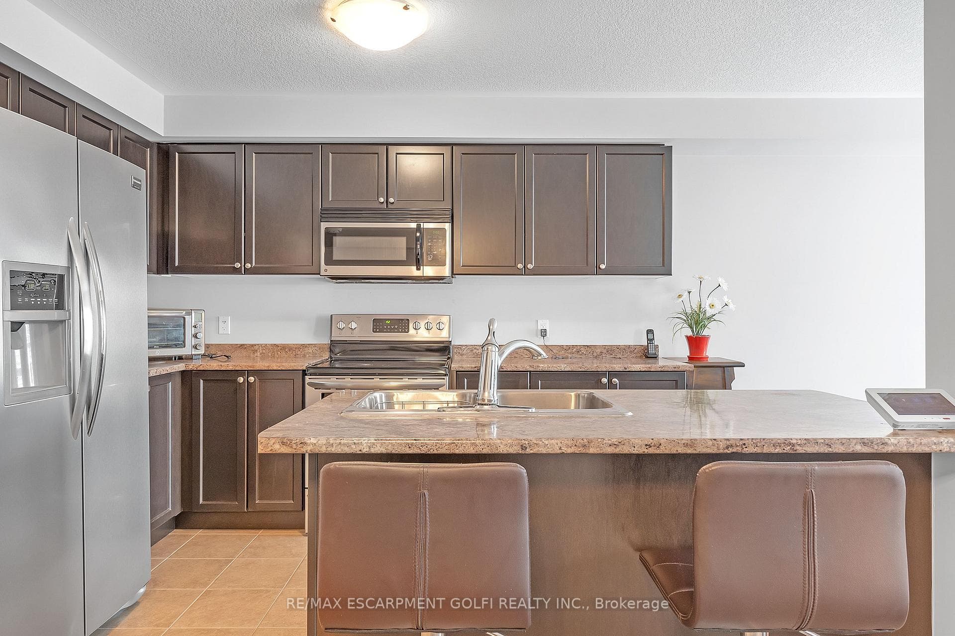 33 Charleswood Crescent photo 12