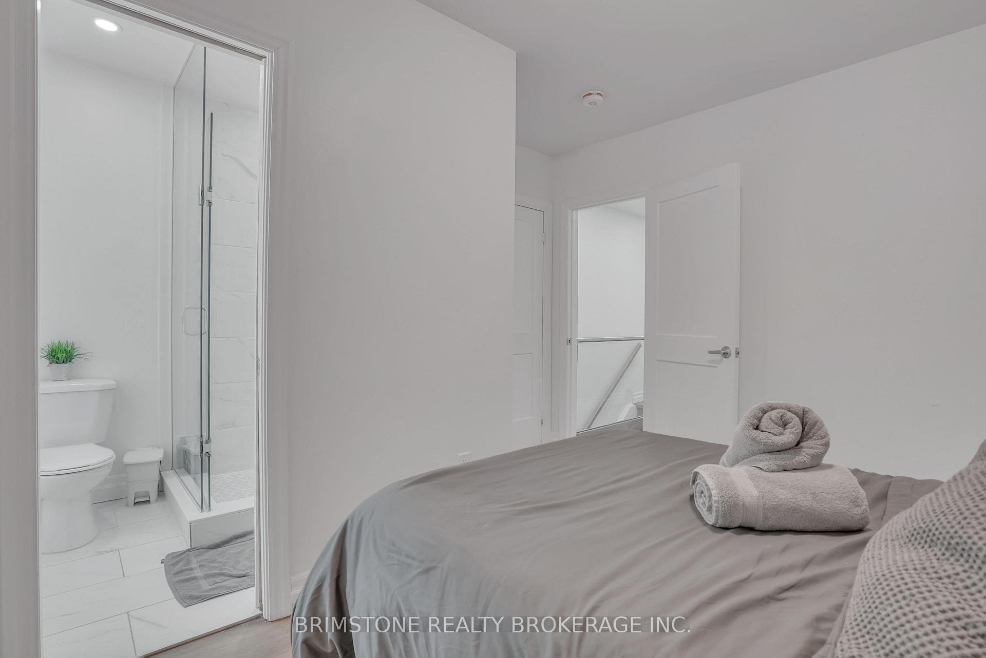 130 Mulock Avenue photo 12