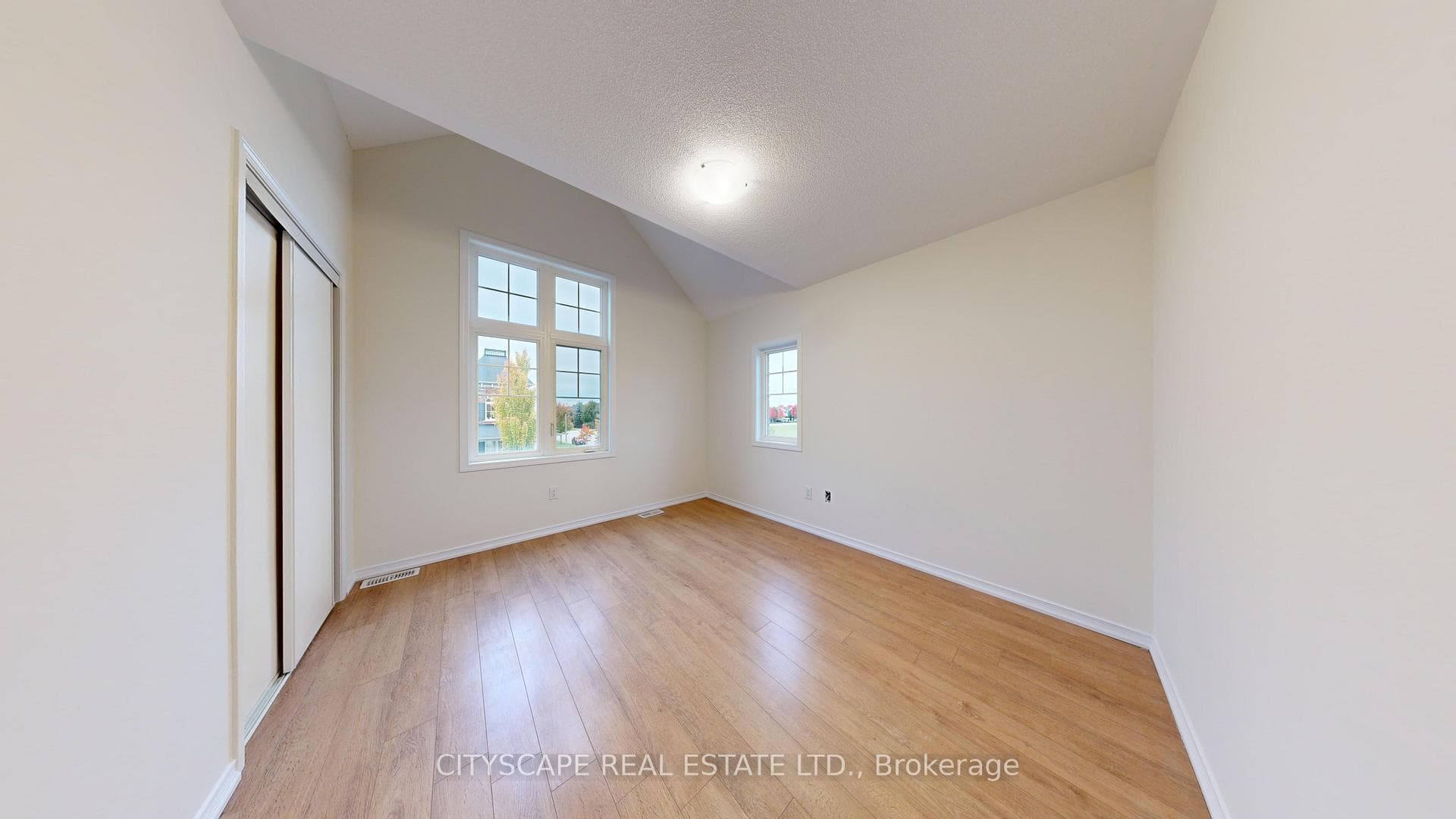4 Hadleigh Way photo 36