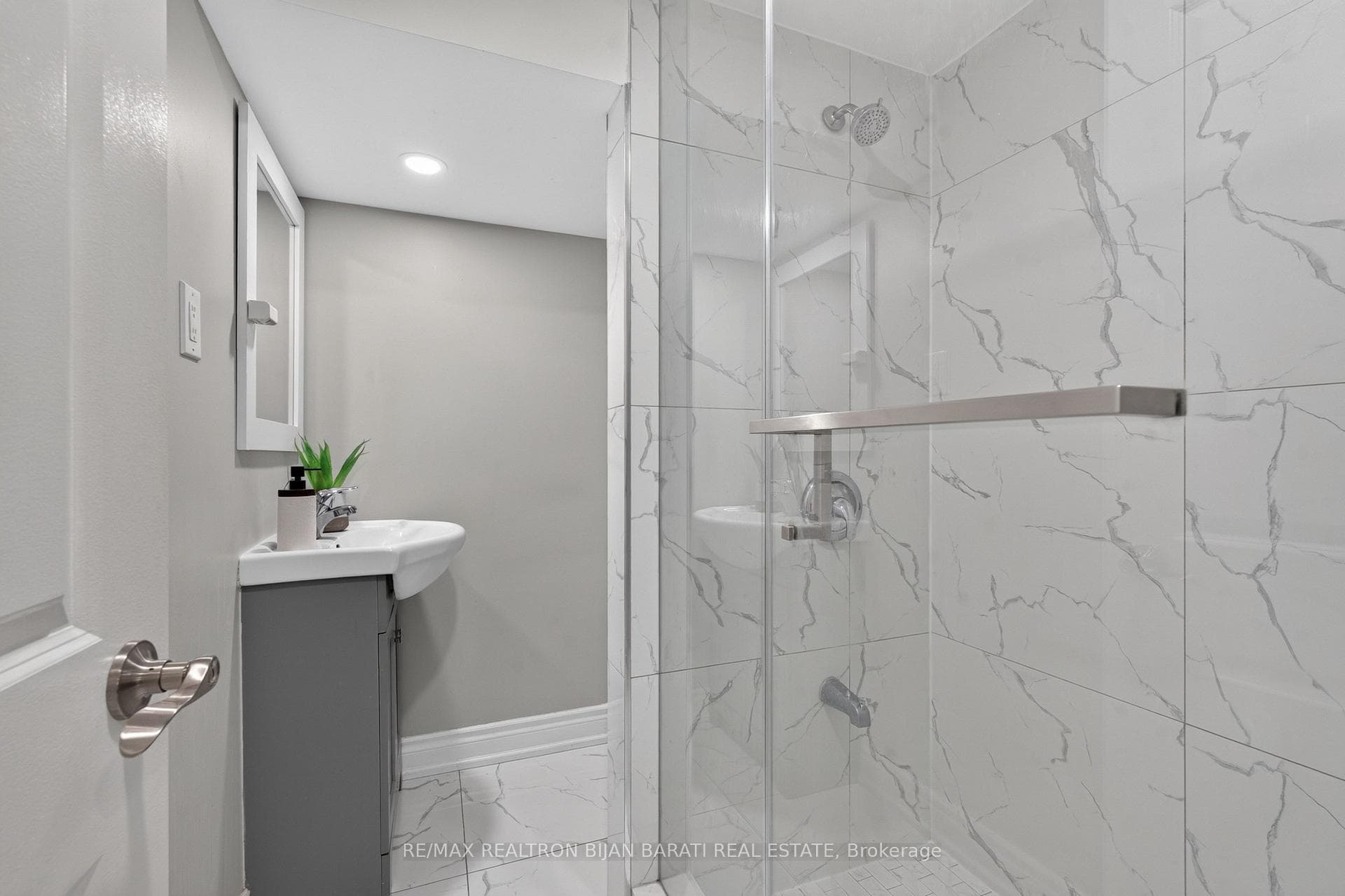 42 Franklin Avenue photo 36