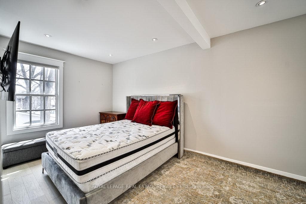 128 Chisholm Street photo 24