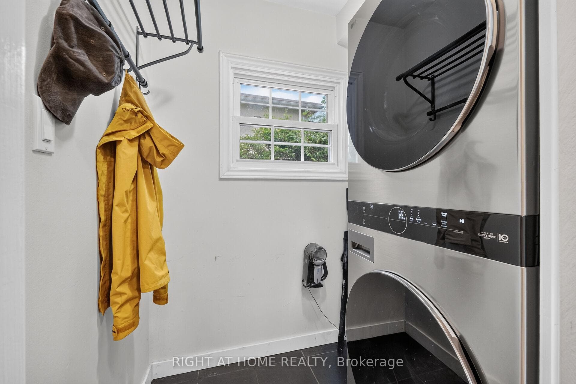 949 Kingsmere Avenue photo 19