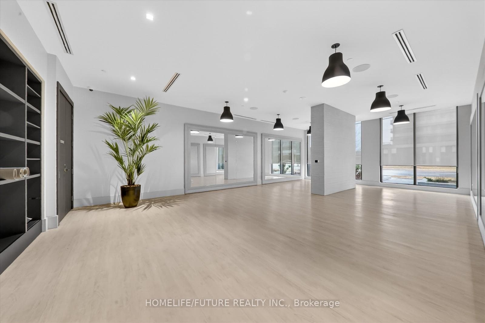 2545 Simcoe Street Unit 1402 photo 24