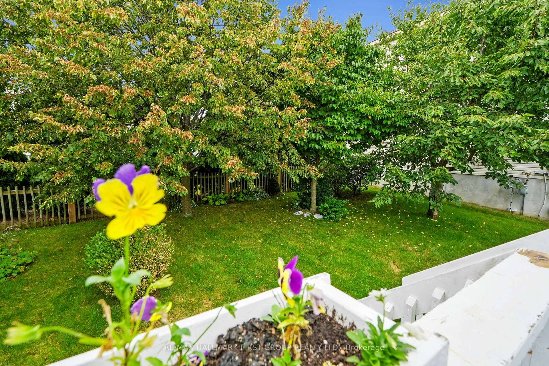 850 Leonard Street photo 32