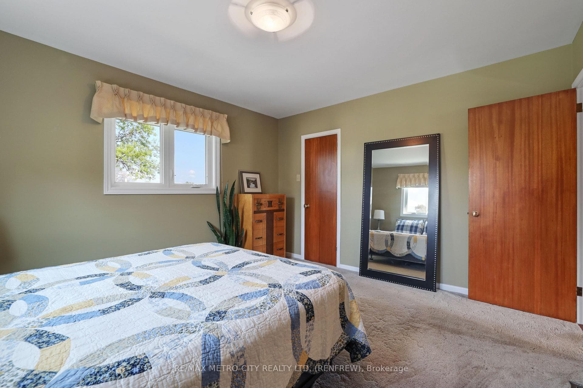 74 ERINDALE Avenue photo 27