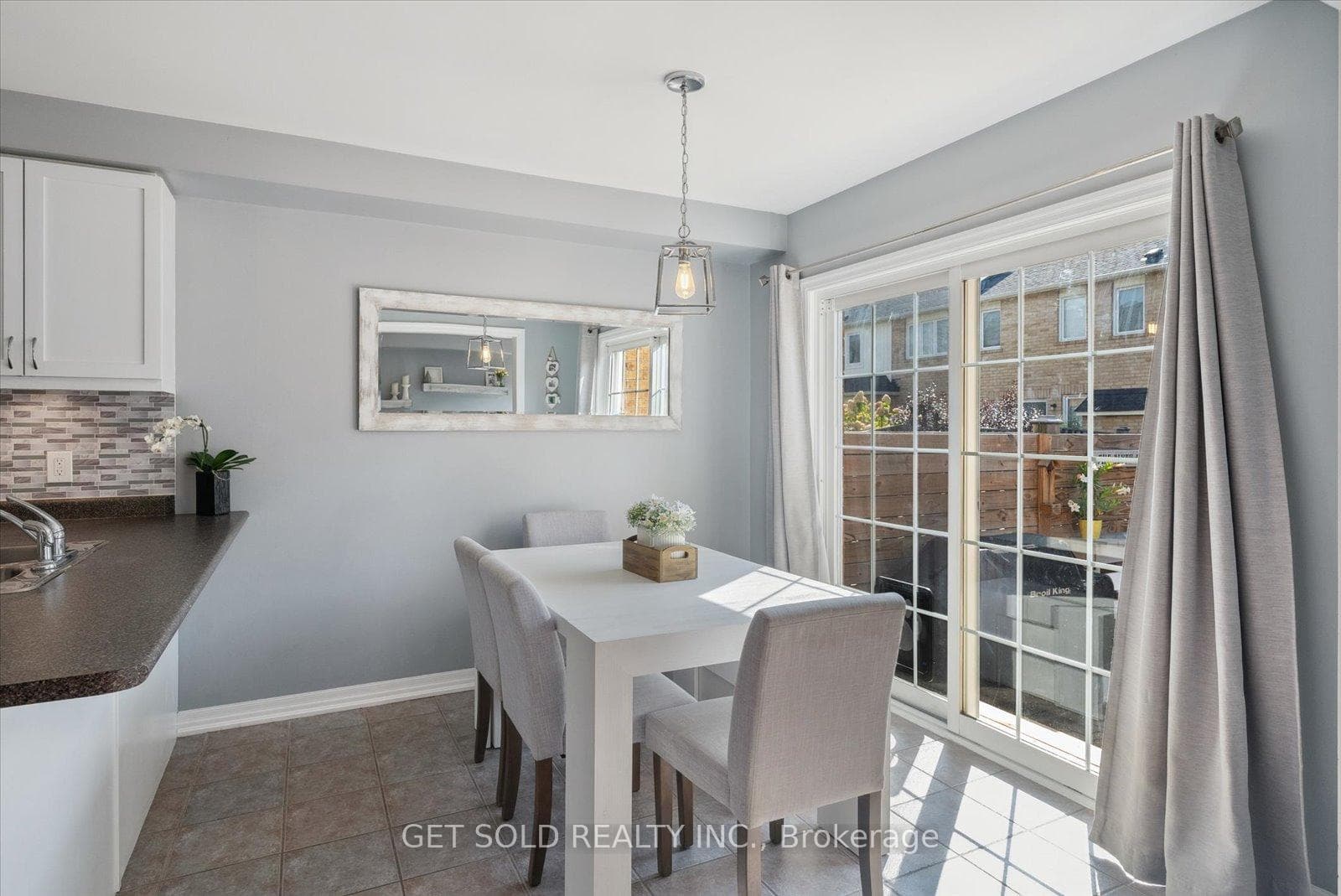 6 Dougherty Crescent photo 10