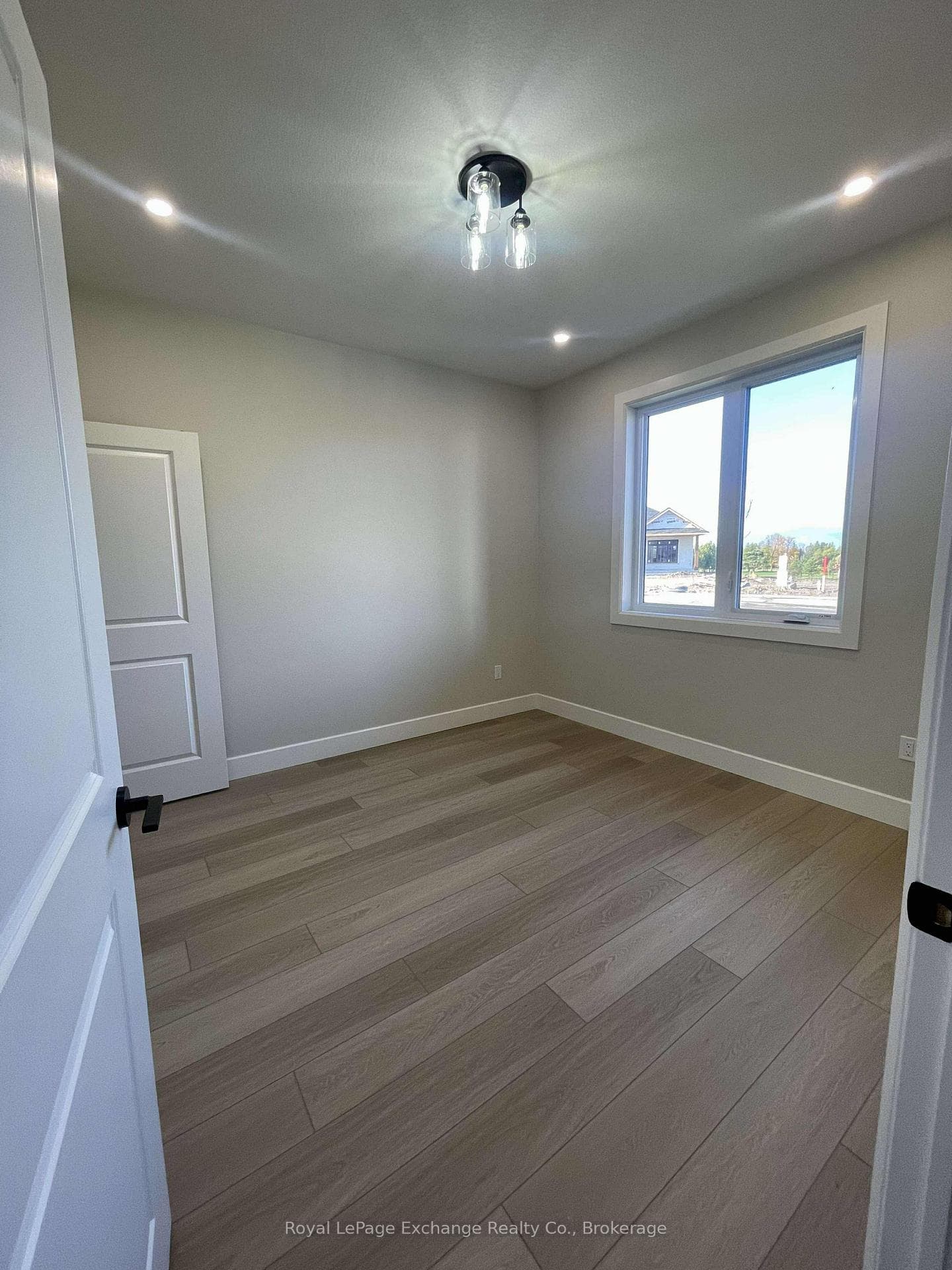 64 Mercedes Crescent photo 15