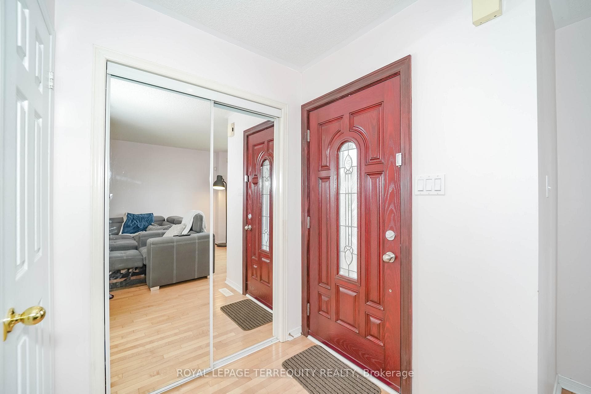 9027 Yonge Street photo 4