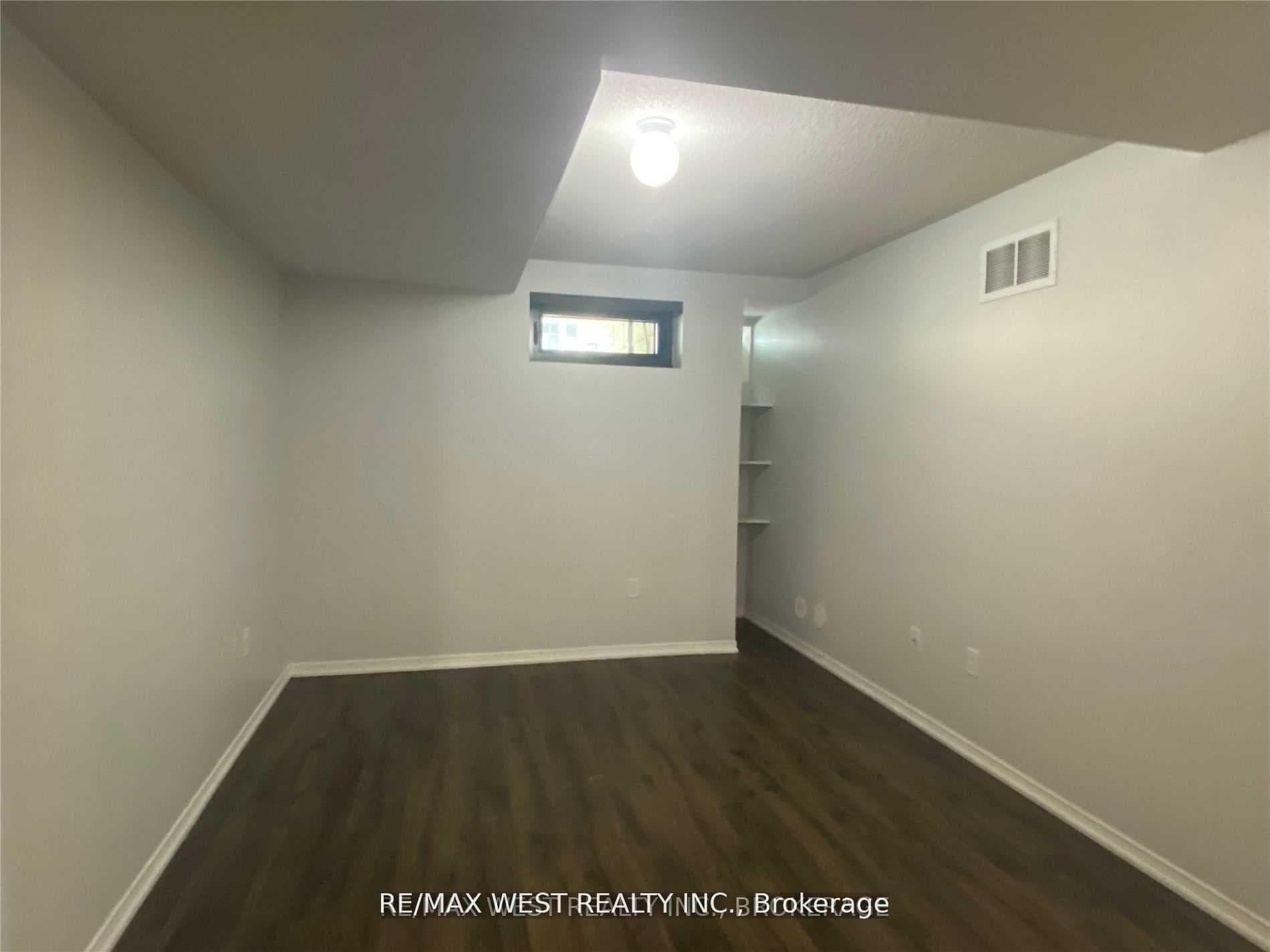 130 Widdicombe Hill Boulevard Unit 421 photo 13