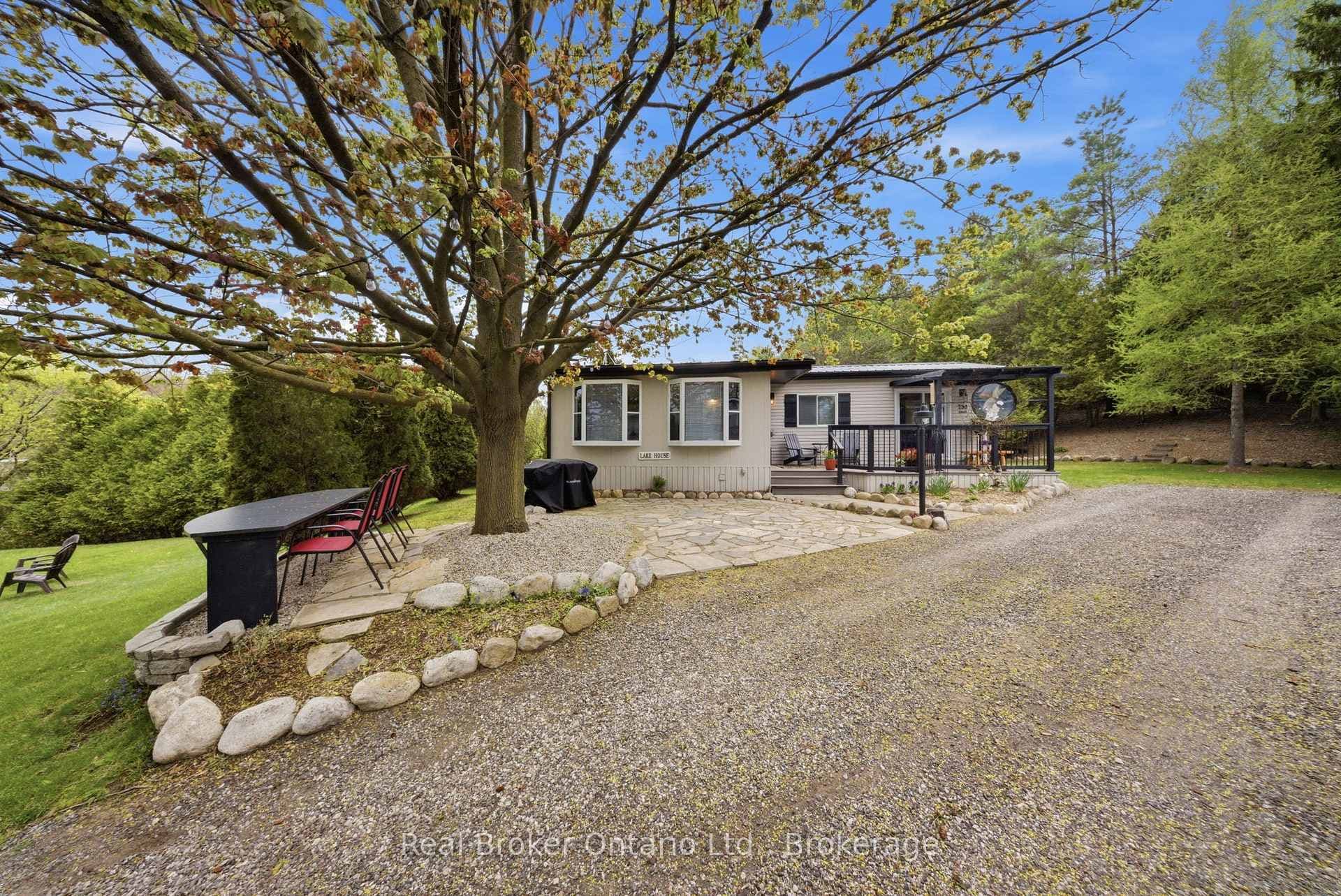 230 Mountain Ash Road photo 2