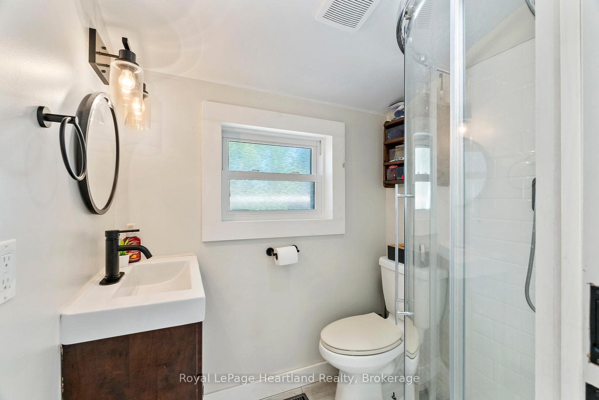 555 RAGLAN Street photo 31