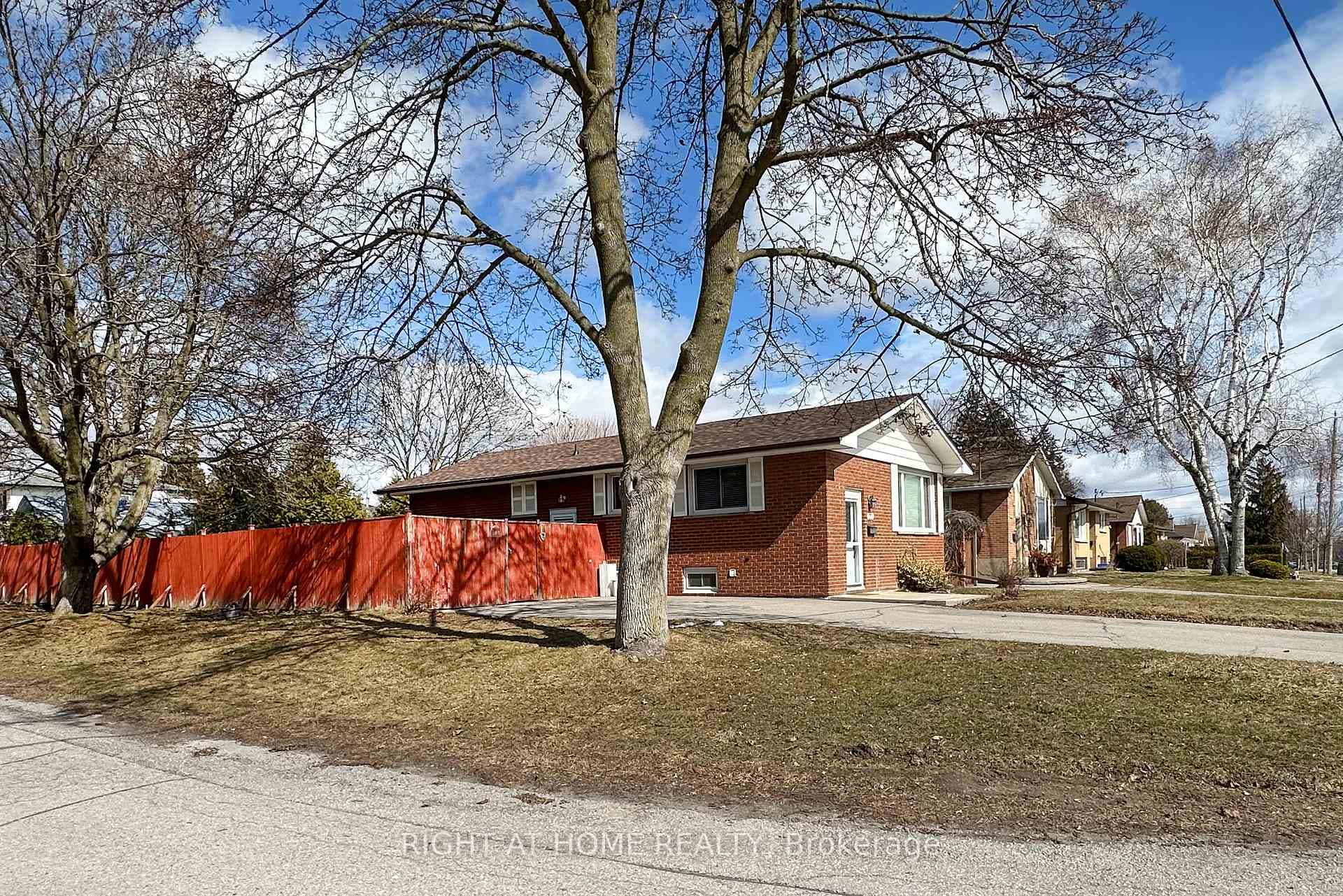 West side free of next door neighbours