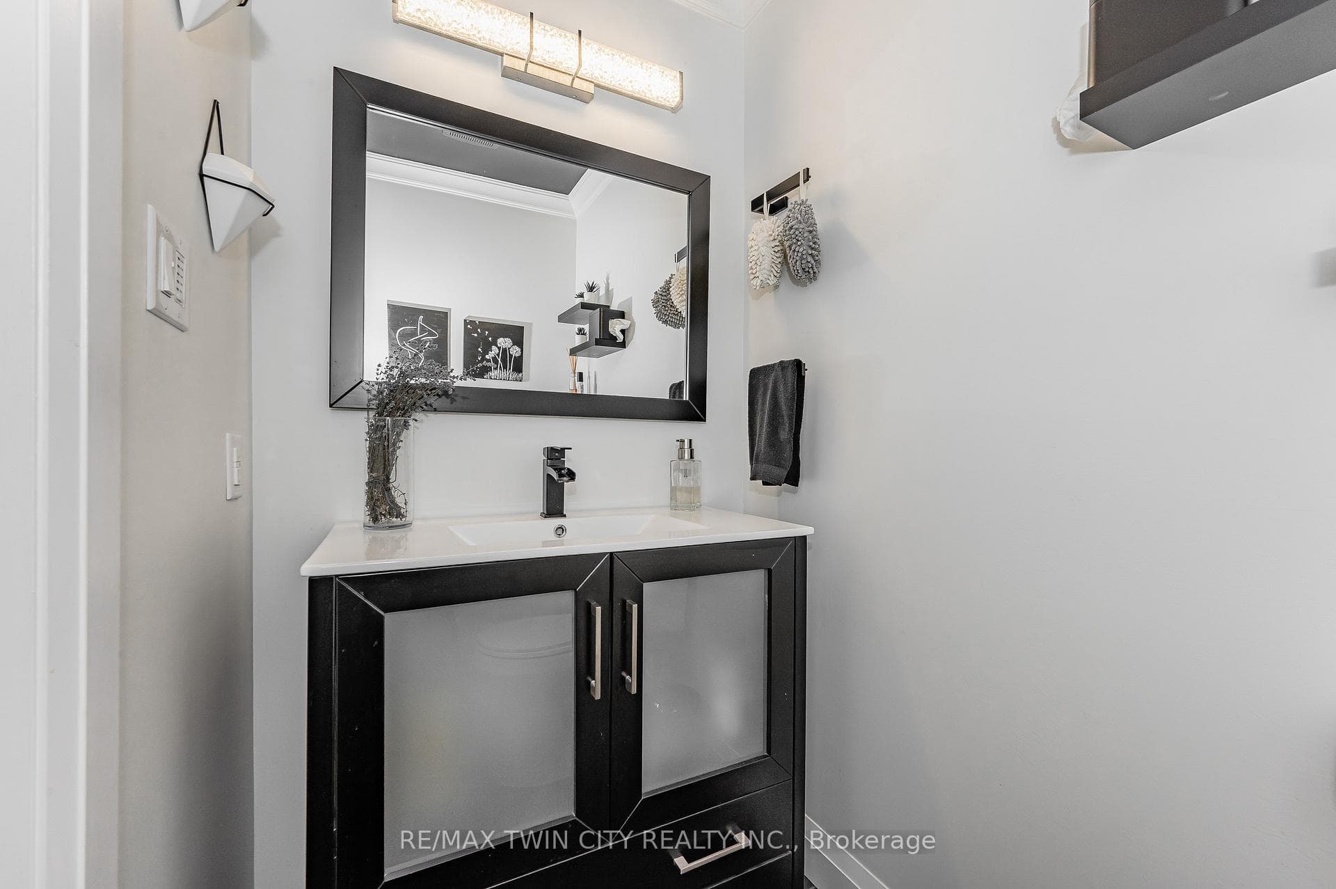 49 Robertson Crescent photo 16