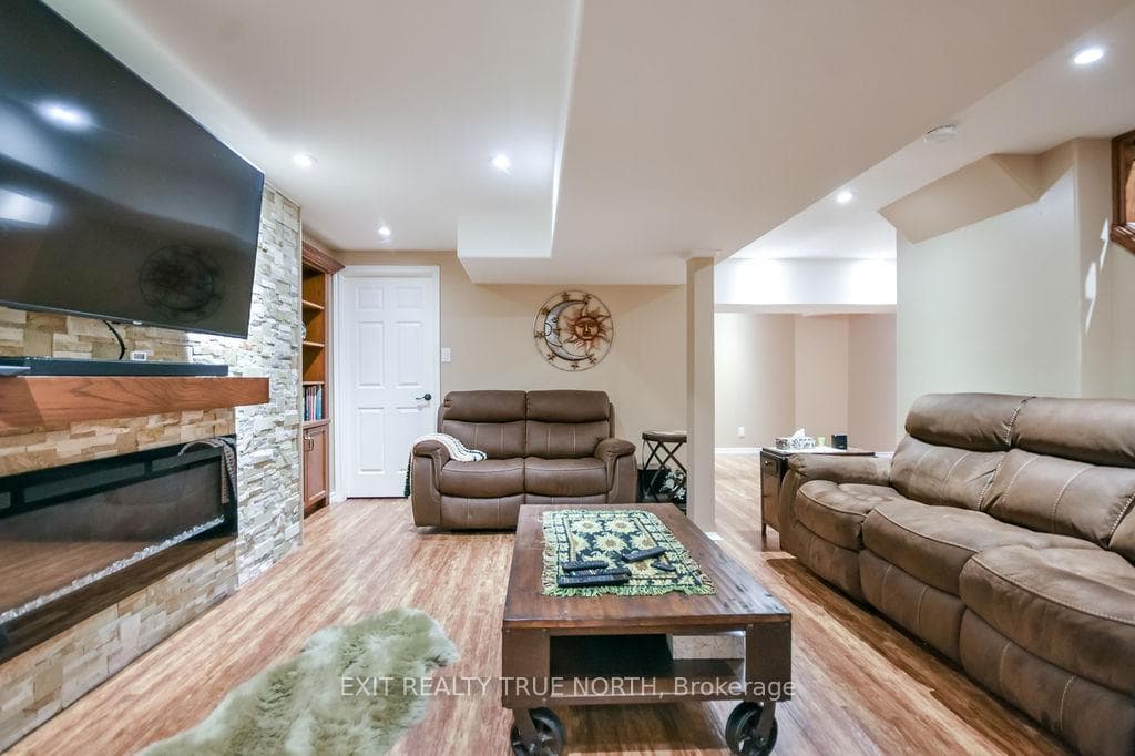 53 Etherington Crescent photo 28