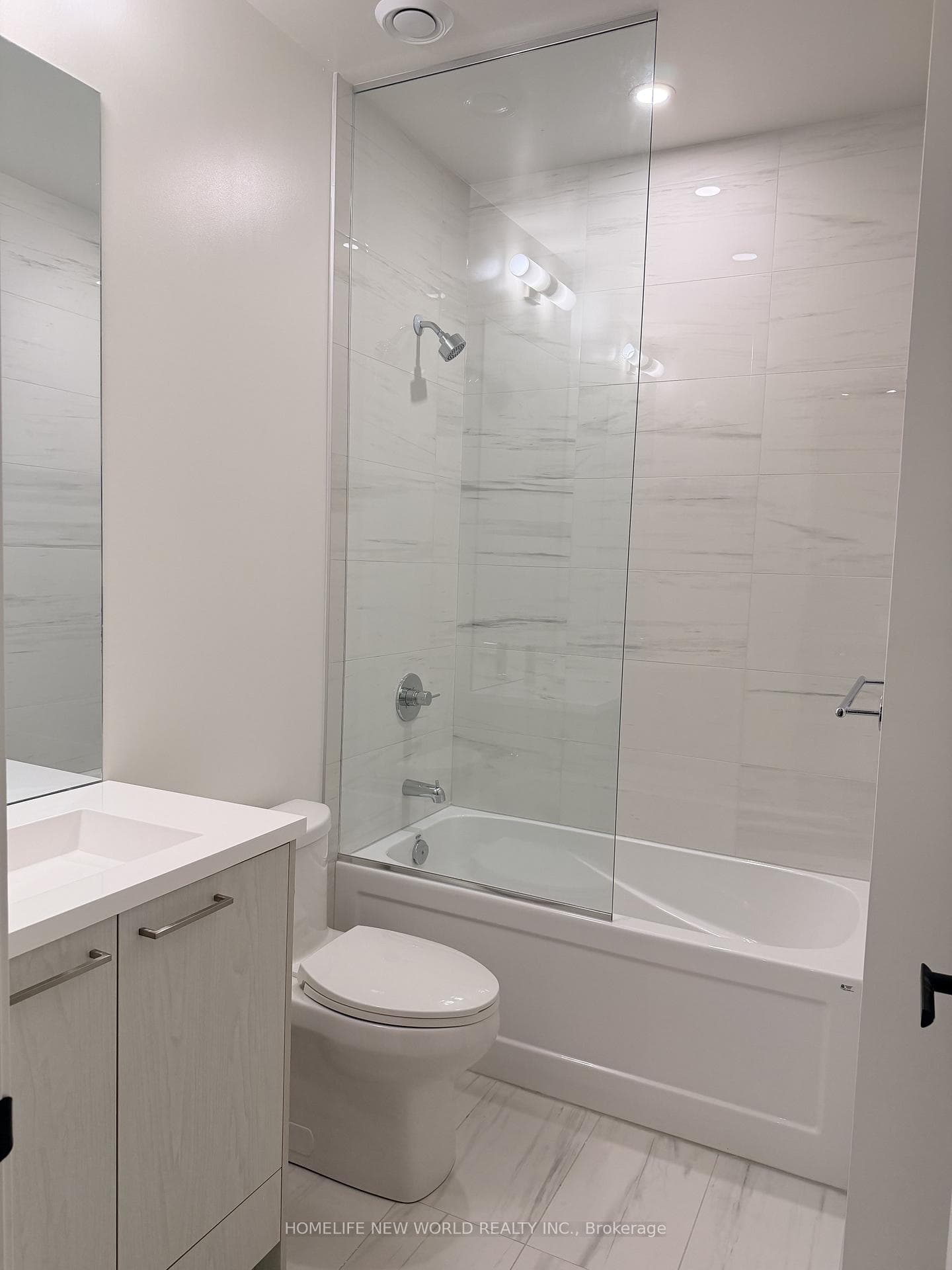 28 Interchange Way Unit PH107 photo 4