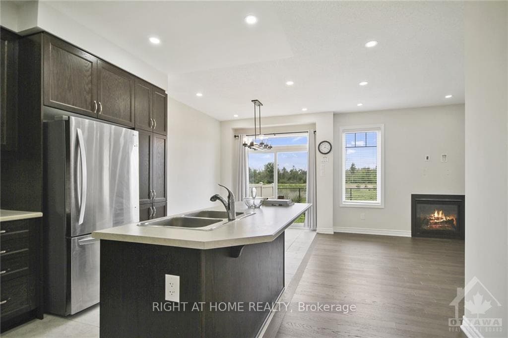 122 UNITY Place photo 5