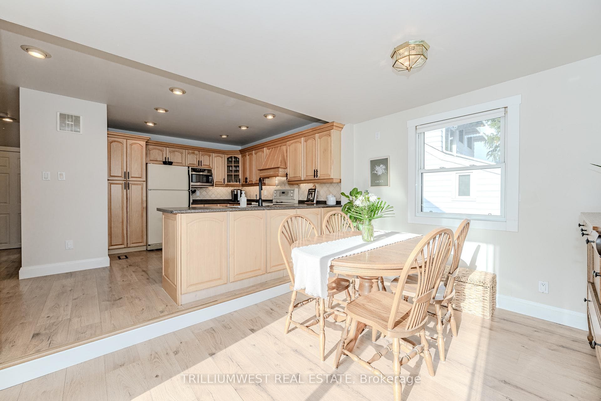 2 Morton Avenue photo 12