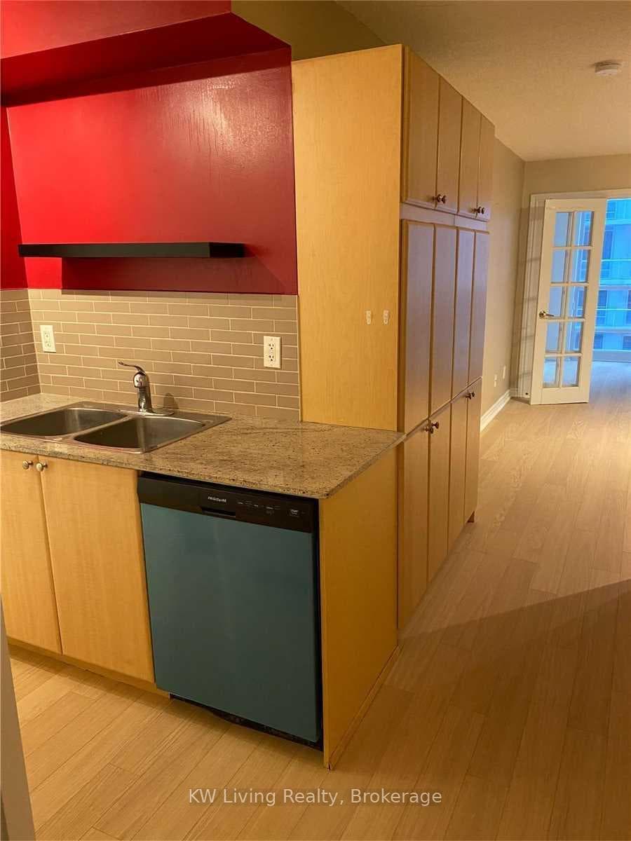 763 Bay Street Unit 1607 photo 9