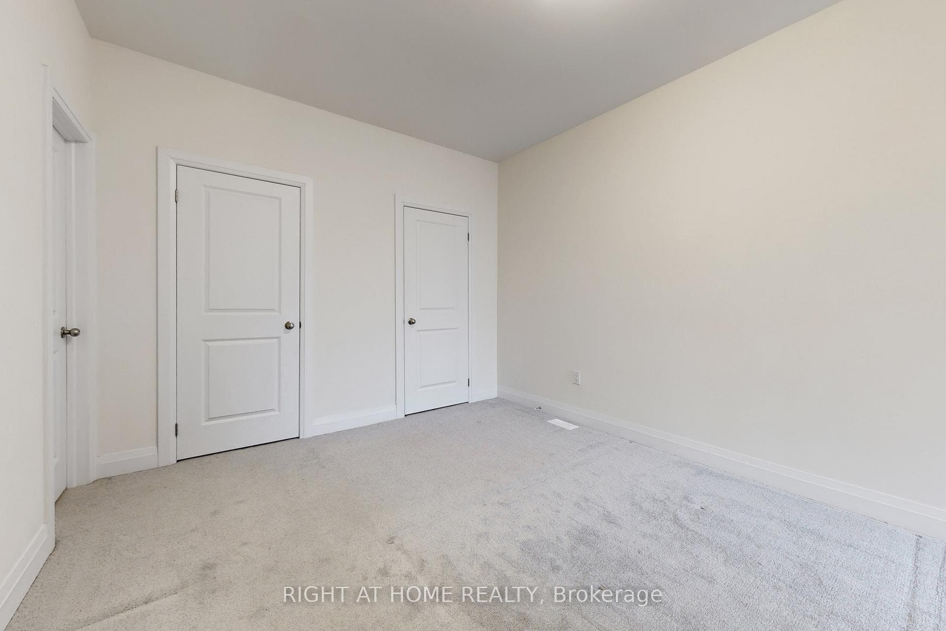 157 Blick Crescent photo 25