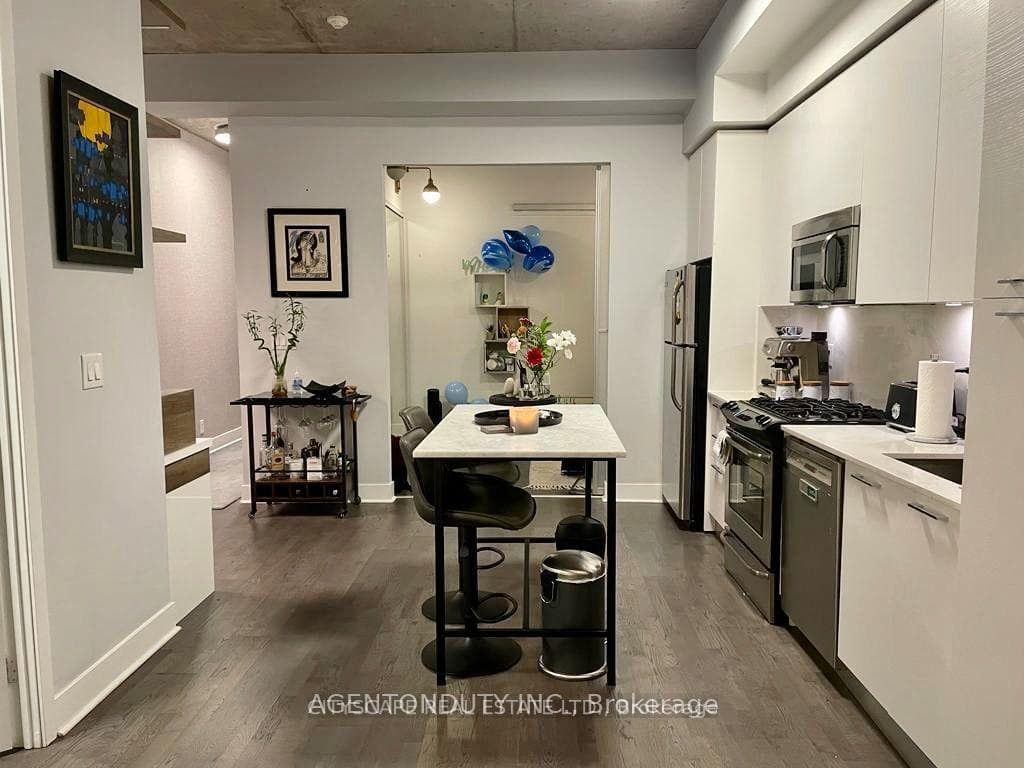 399 Adelaide Street Unit 207 photo 4