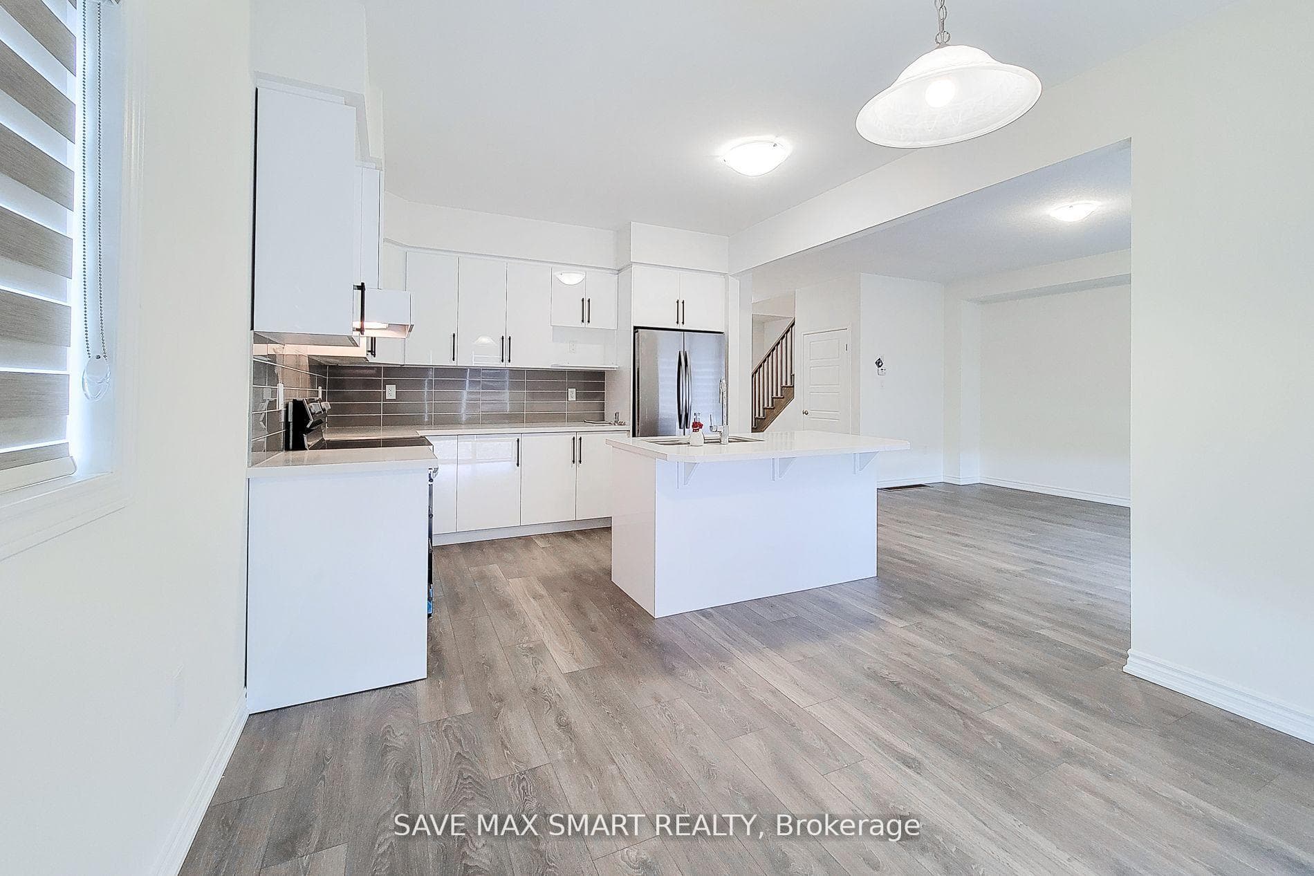 62 Hitchman st Street photo 9