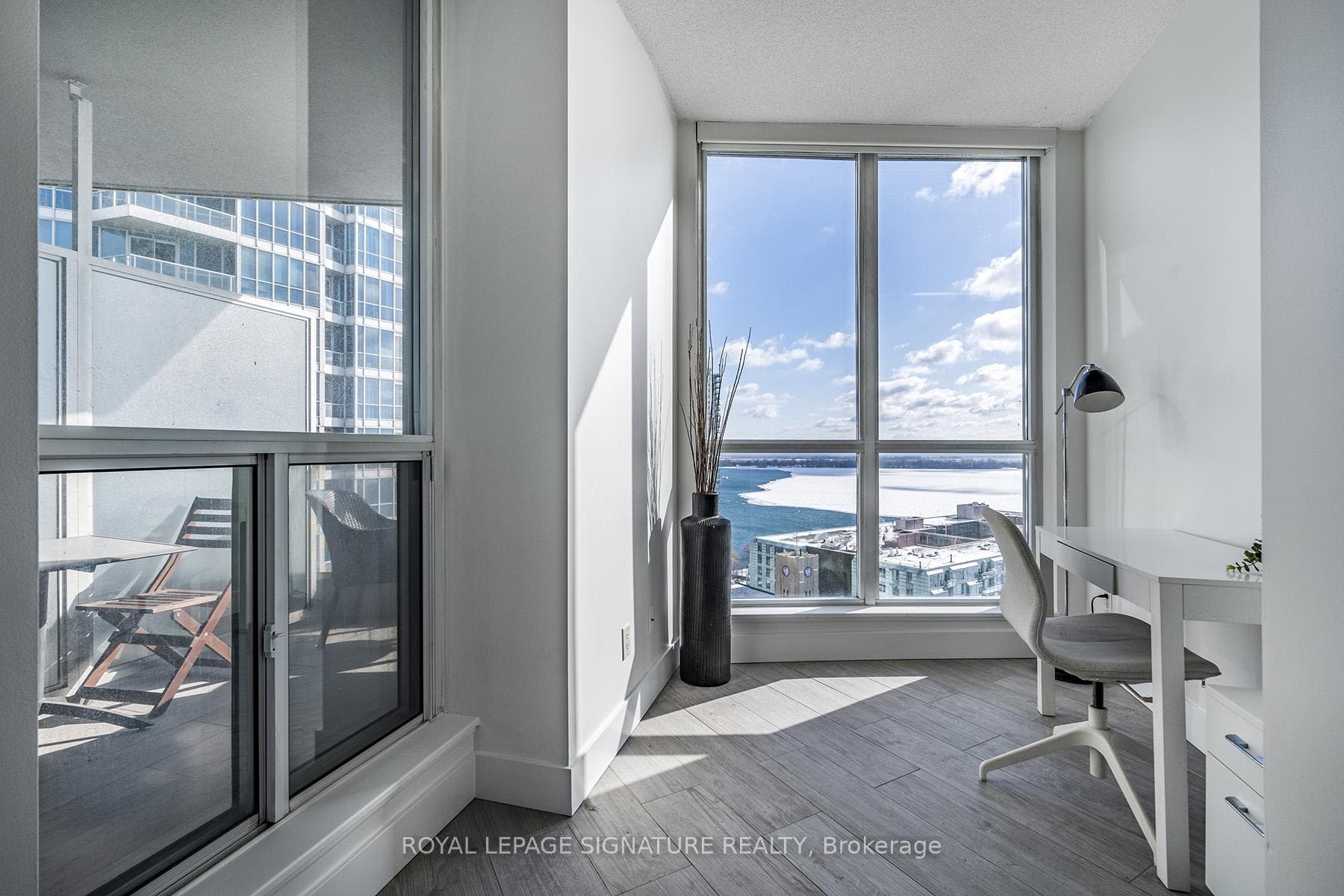 218 Queens Quay N/A Unit 2303 photo 25